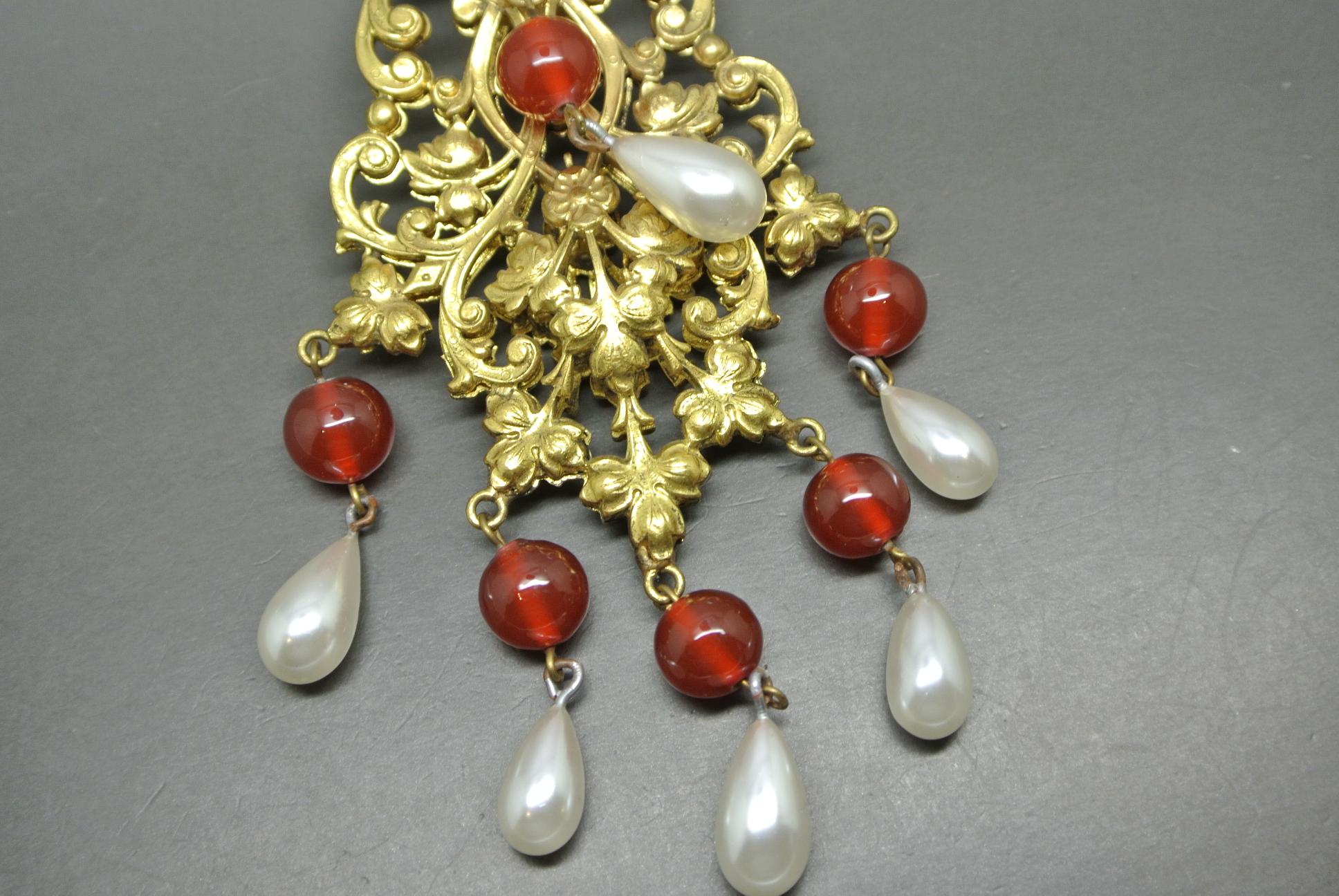 French Woloch Paris red Poured Glass byzantine filigree faux pearl drop Brooch In Good Condition For Sale In London, GB