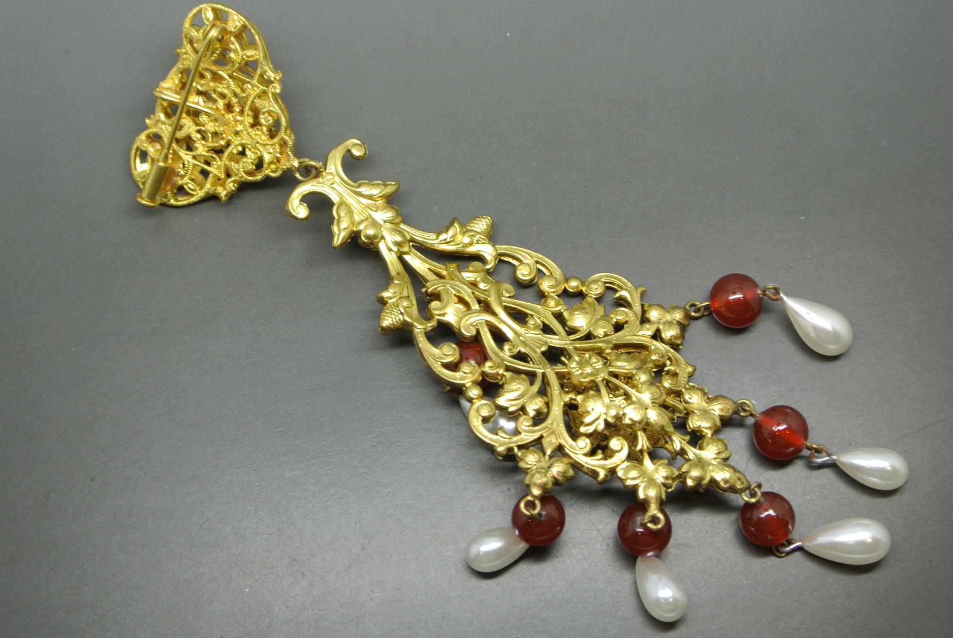 Women's or Men's French Woloch Paris red Poured Glass byzantine filigree faux pearl drop Brooch For Sale