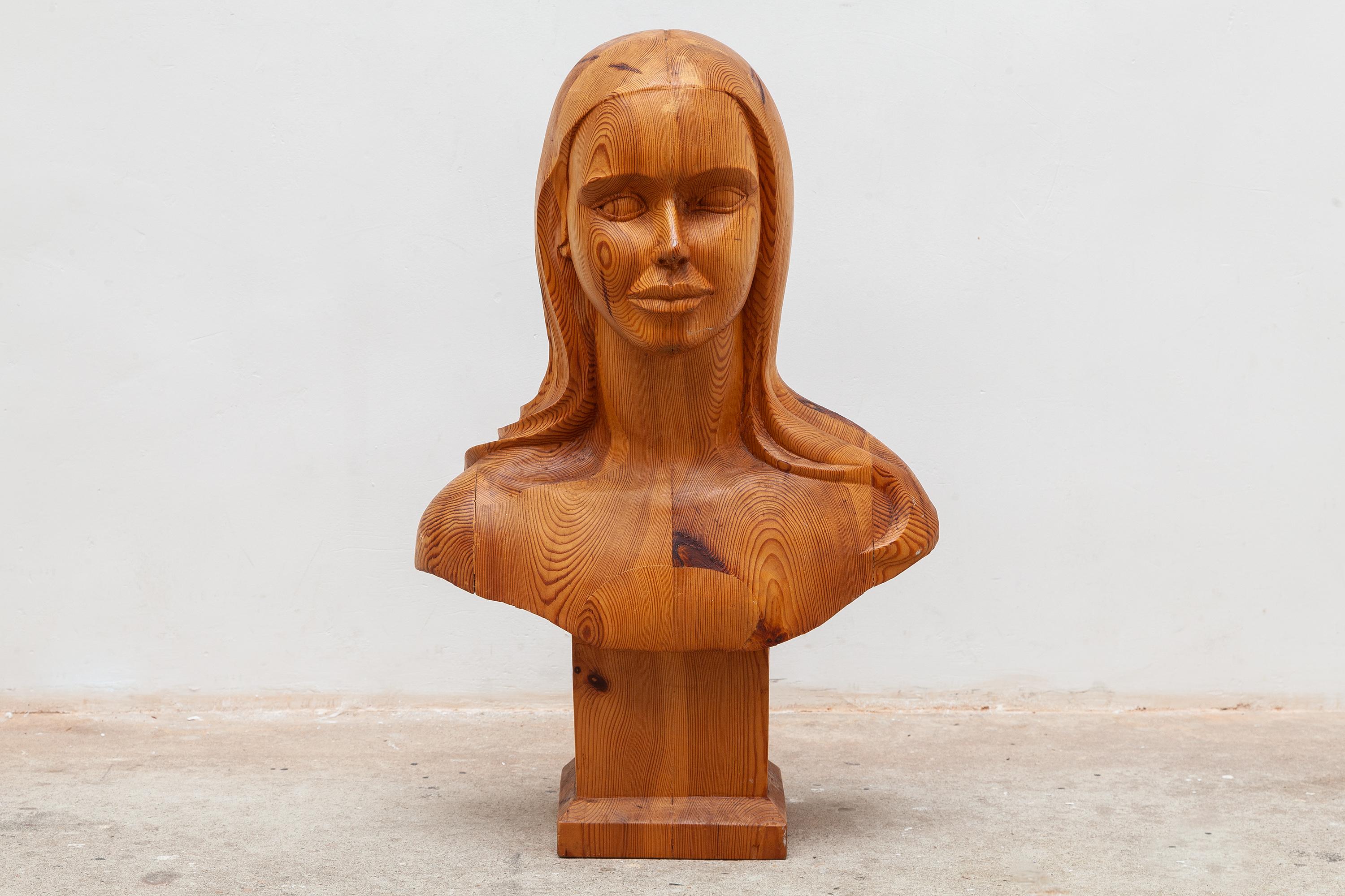 Französische französische Frauenbüste-Skulptur „Marianne“, Göttin der Freiheit aus Massivholz, 1960er Jahre (Mitte des 20. Jahrhunderts) im Angebot