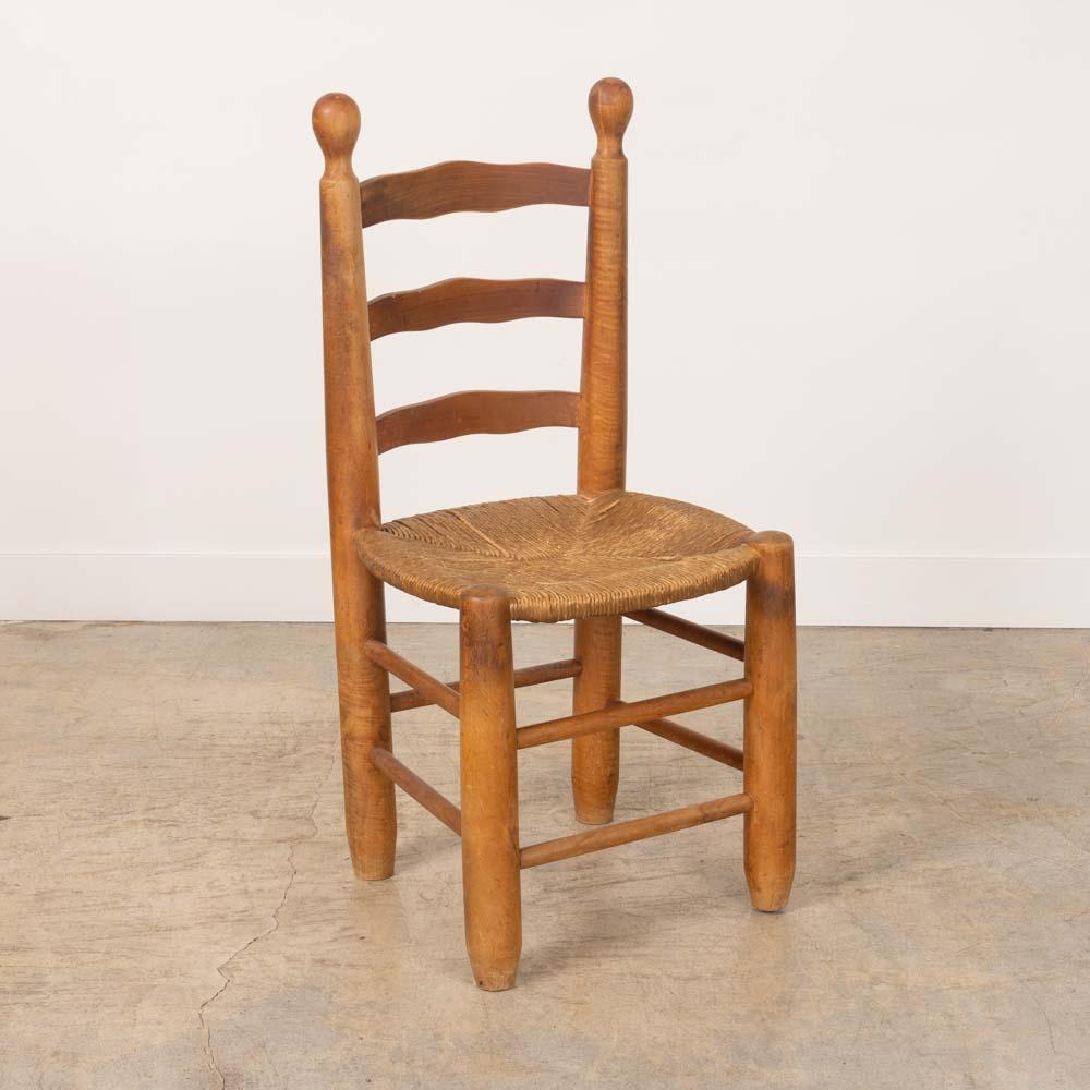 Juego de 6 sillas francesas de madera y tejido de Charles Dudouyt Rush en venta