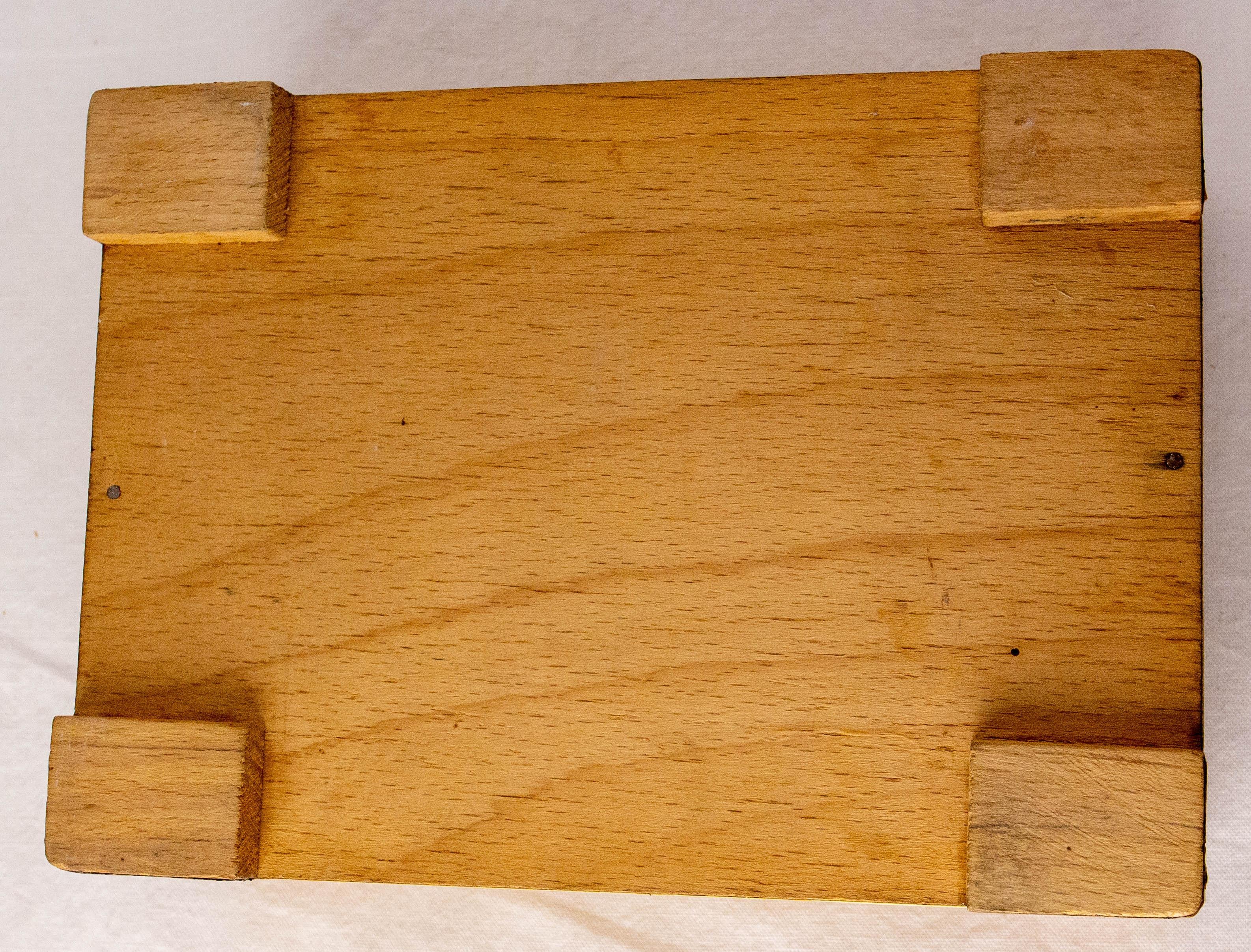 Boîte en bois français avec étoile en marqueterie, circa 1900 en vente 3