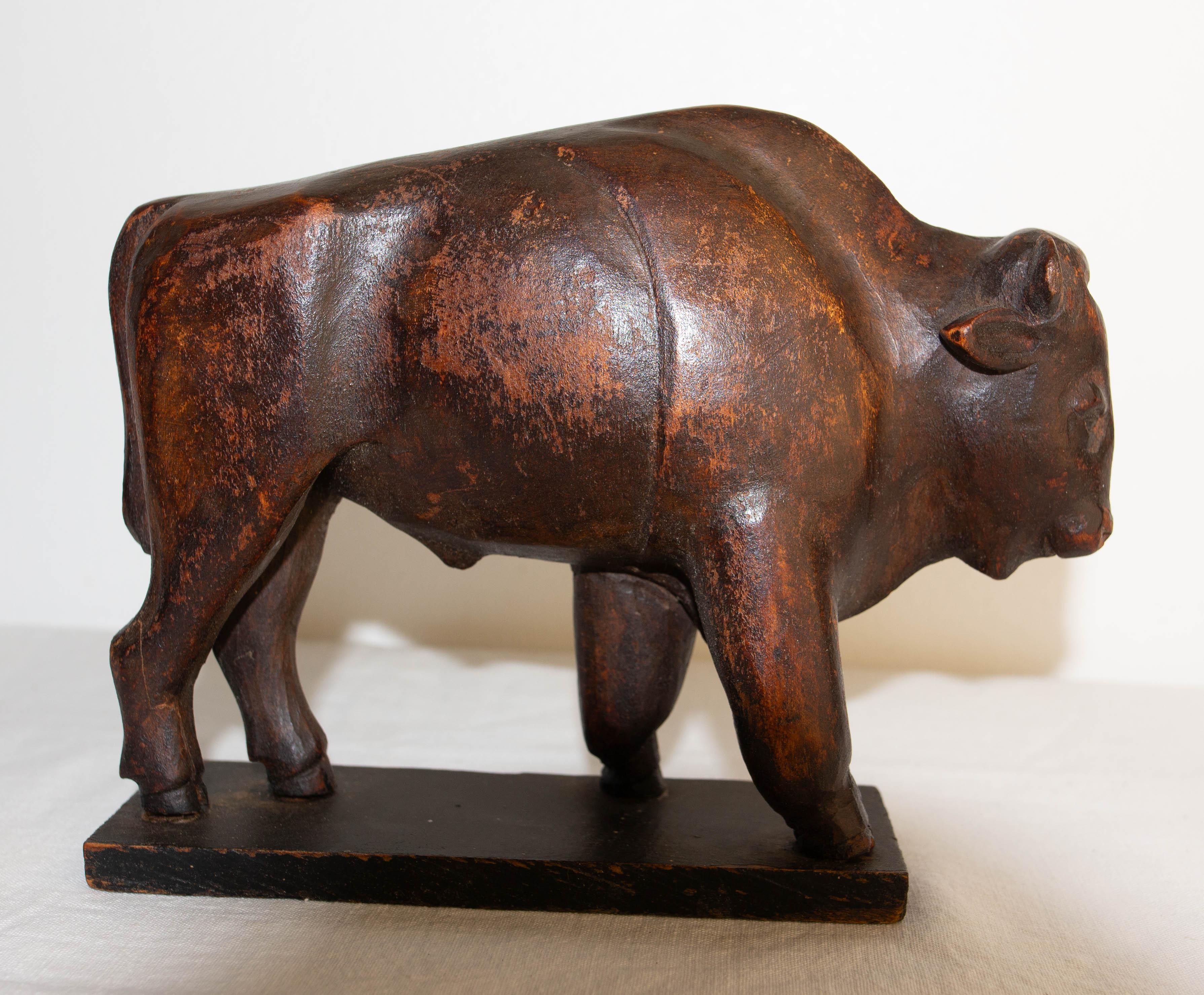 Francese Statuetta di bufalo in legno francese del 1940 circa in vendita