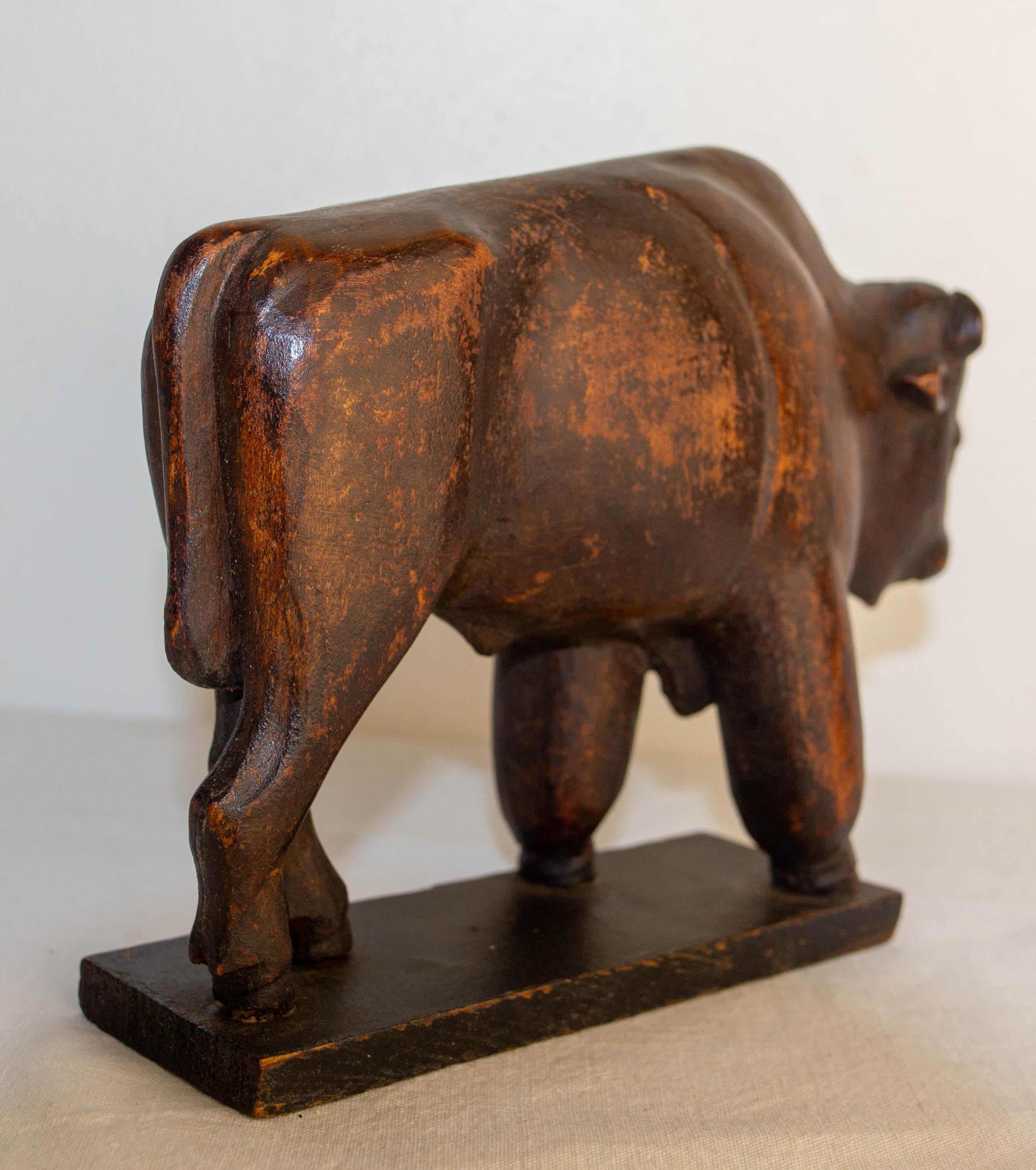 Legno Statuetta di bufalo in legno francese del 1940 circa in vendita