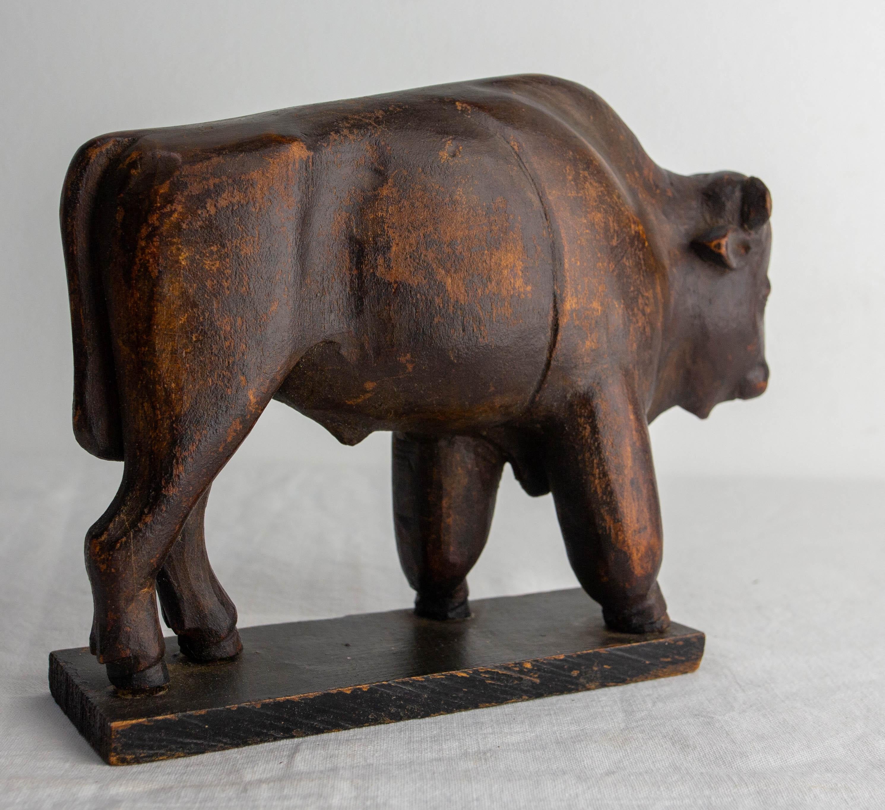 Statuetta di bufalo in legno francese del 1940 circa in vendita 1