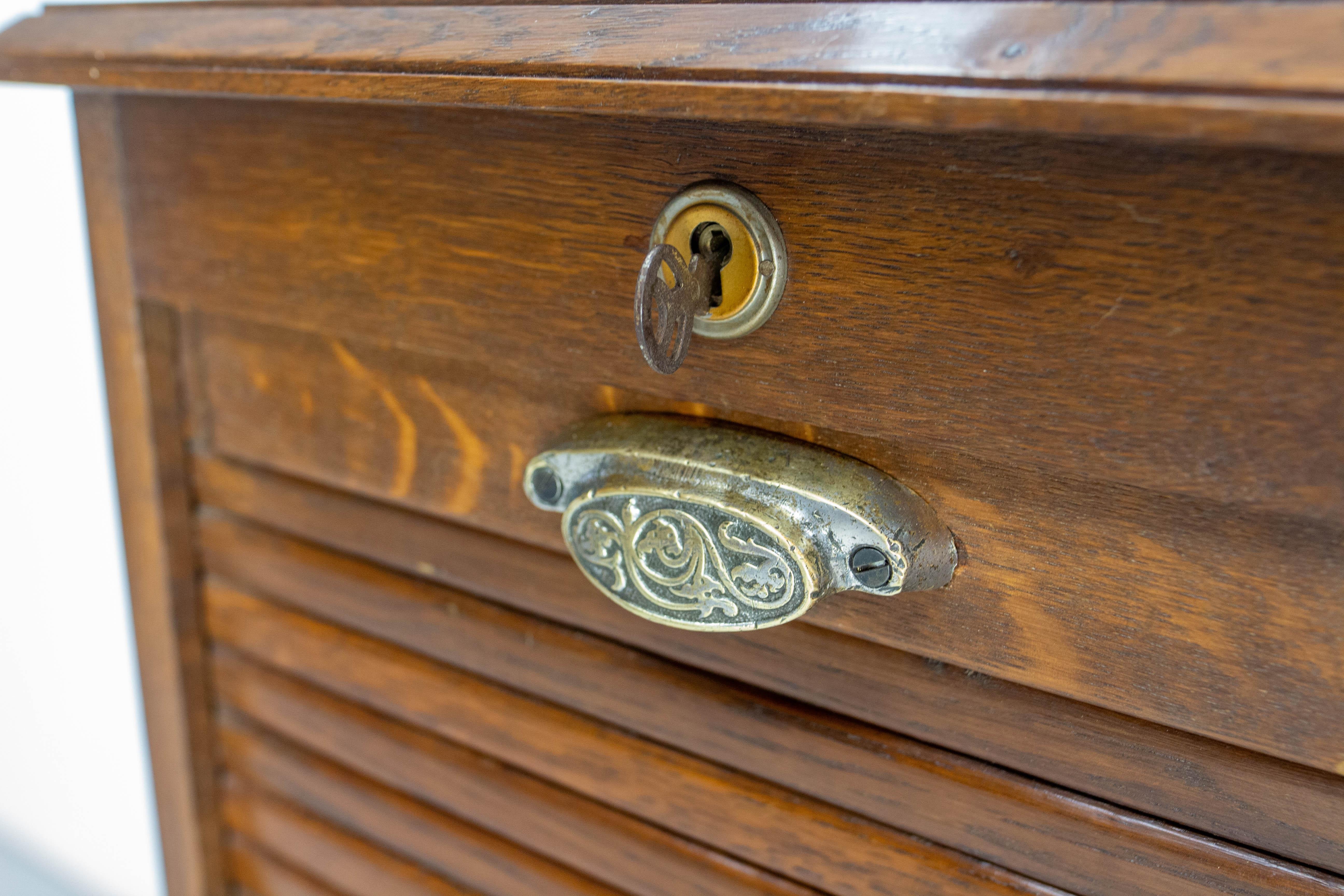 Armadietto francese in Wood con piano a tamburo Rolle, raccoglitore di documenti In condizioni buone in vendita a Labrit, Landes
