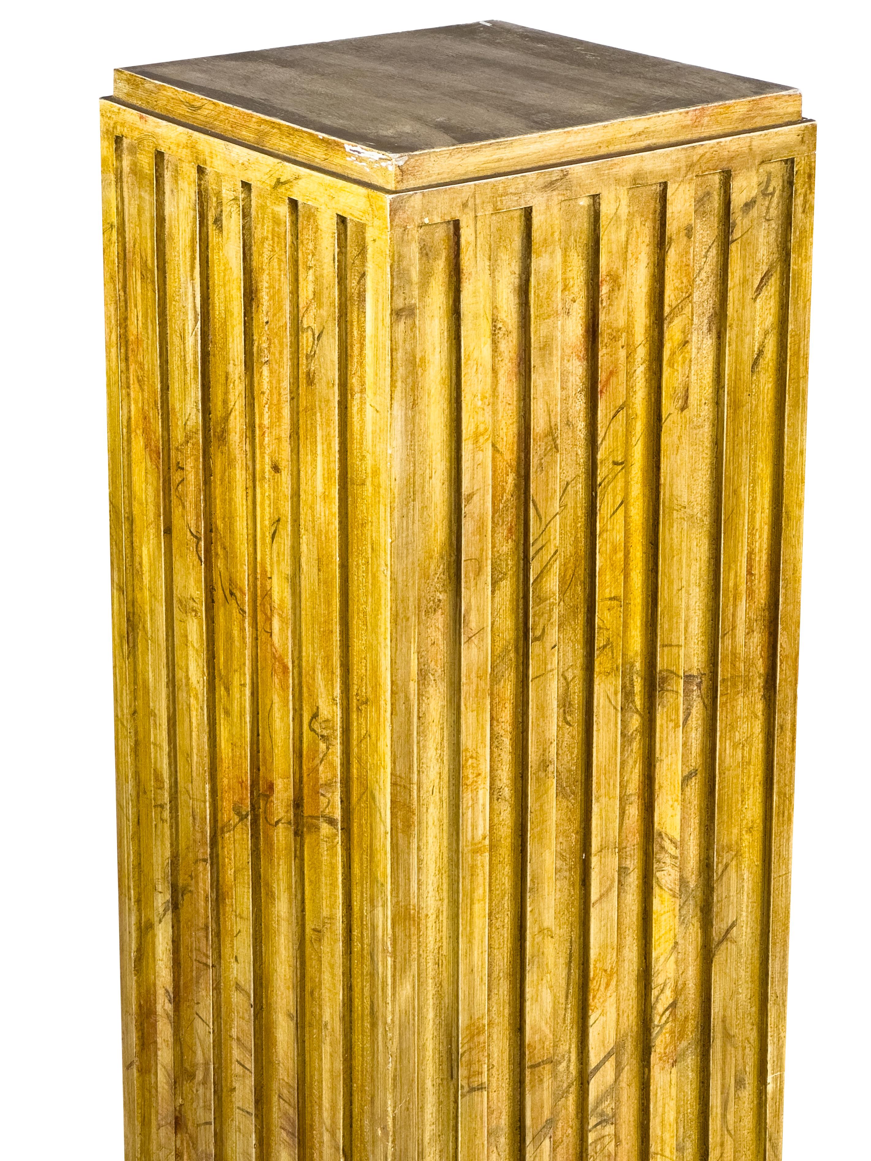 Französische Säulensockel aus Holz, neoklassizistischer Stil, 20. Jahrhundert (Patiniert) im Angebot