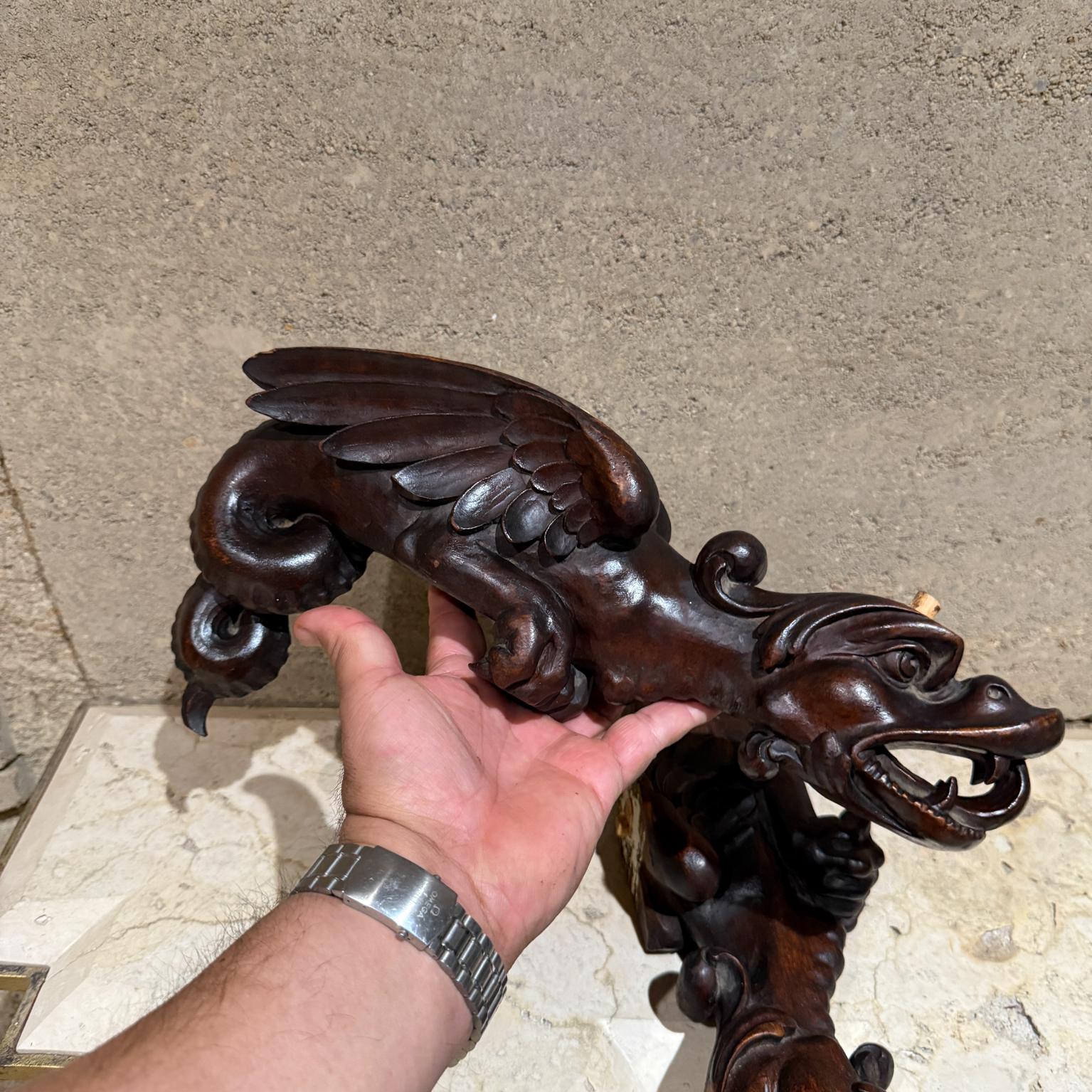 Französisch Wood Corbels geschnitzt Greif Drache Wasserspeier Figur architektonischen Bergbau (Amerikanische Klassik) im Angebot