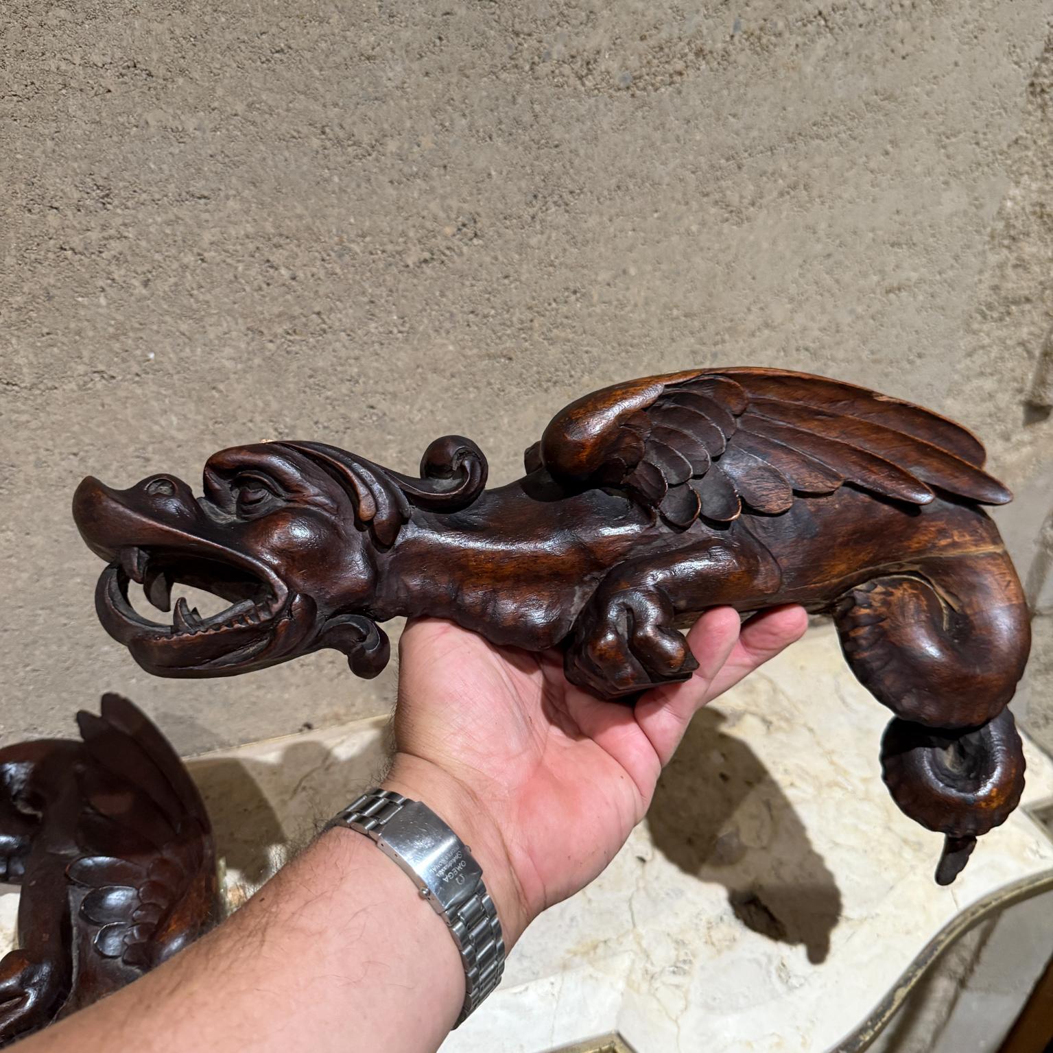 Französisch Wood Corbels geschnitzt Greif Drache Wasserspeier Figur architektonischen Bergbau im Angebot 1