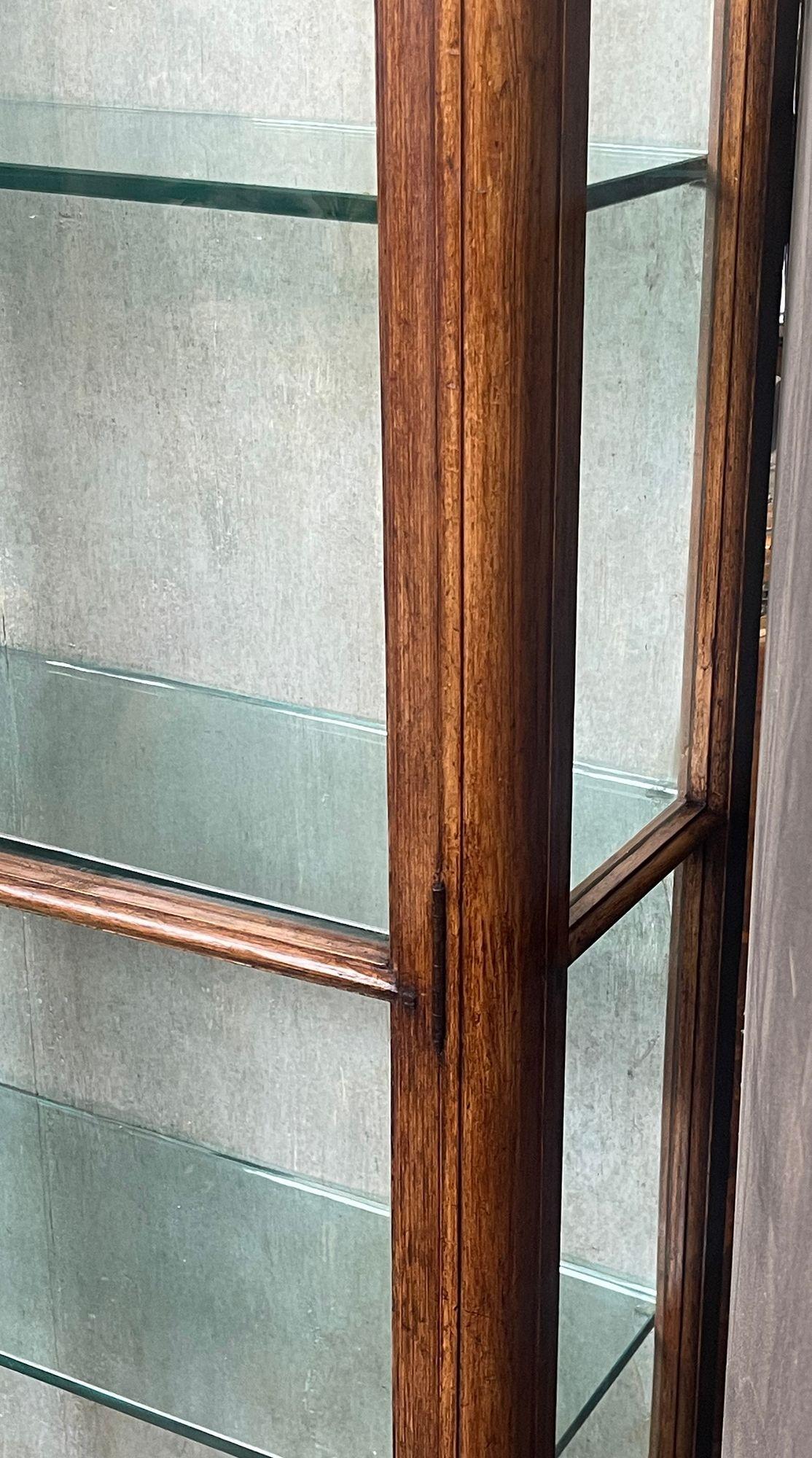 Französisch Holz & Glas Vitrine, 20. Jahrhundert. im Angebot 3