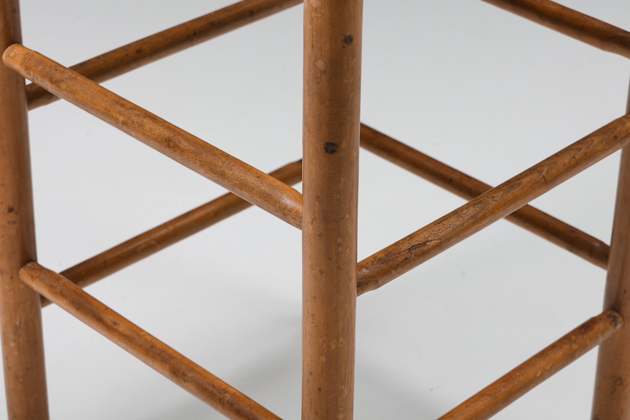 Pelle Sgabello da bar francese in legno e pelle, metà del secolo scorso, artigianato, anni '50 in vendita