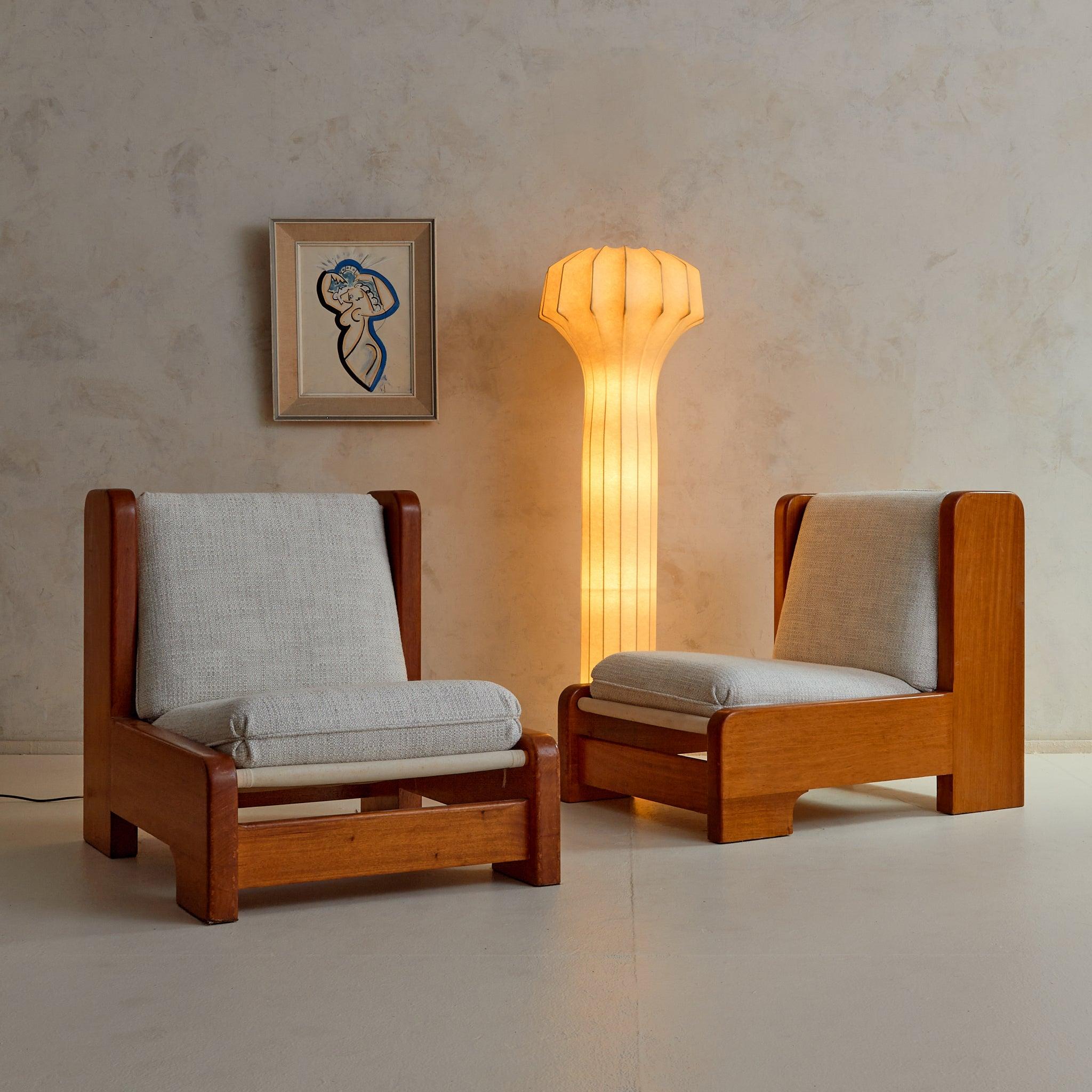 Mid-Century Modern French Wood Lounge Chair in Ivory Mottled Bouclé, 1970s - 2 Available en vente