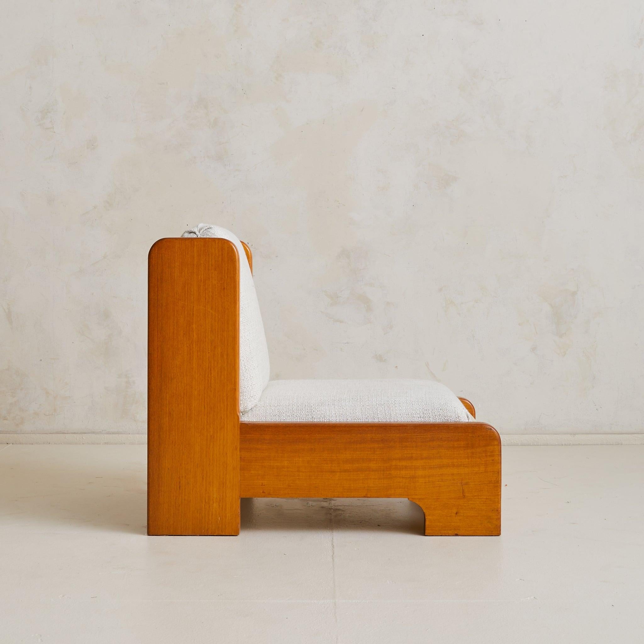 Français French Wood Lounge Chair in Ivory Mottled Bouclé, 1970s - 2 Available en vente