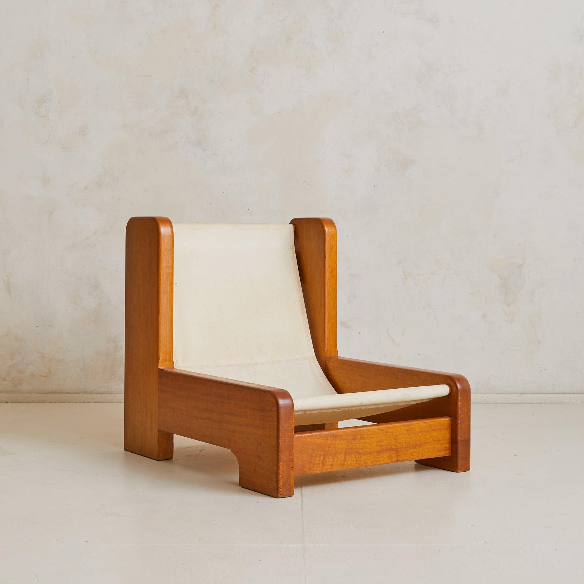 Fin du 20e siècle French Wood Lounge Chair in Ivory Mottled Bouclé, 1970s - 2 Available en vente