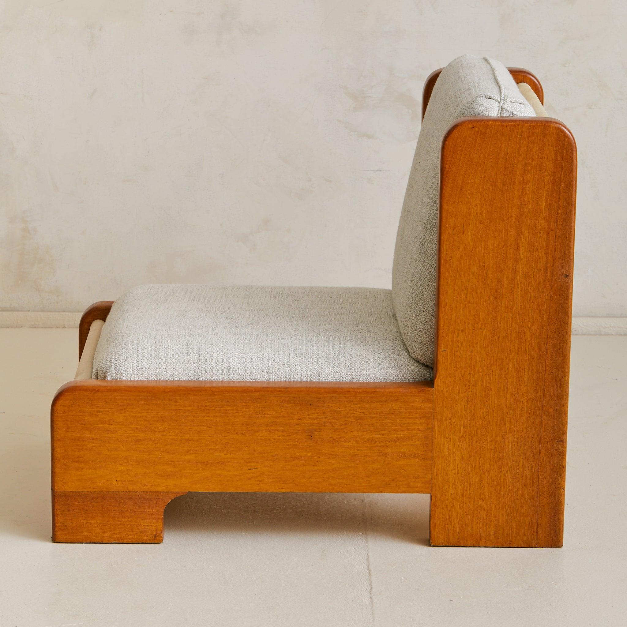 French Wood Lounge Chair in Ivory Mottled Bouclé, 1970s - 2 Available en vente 1