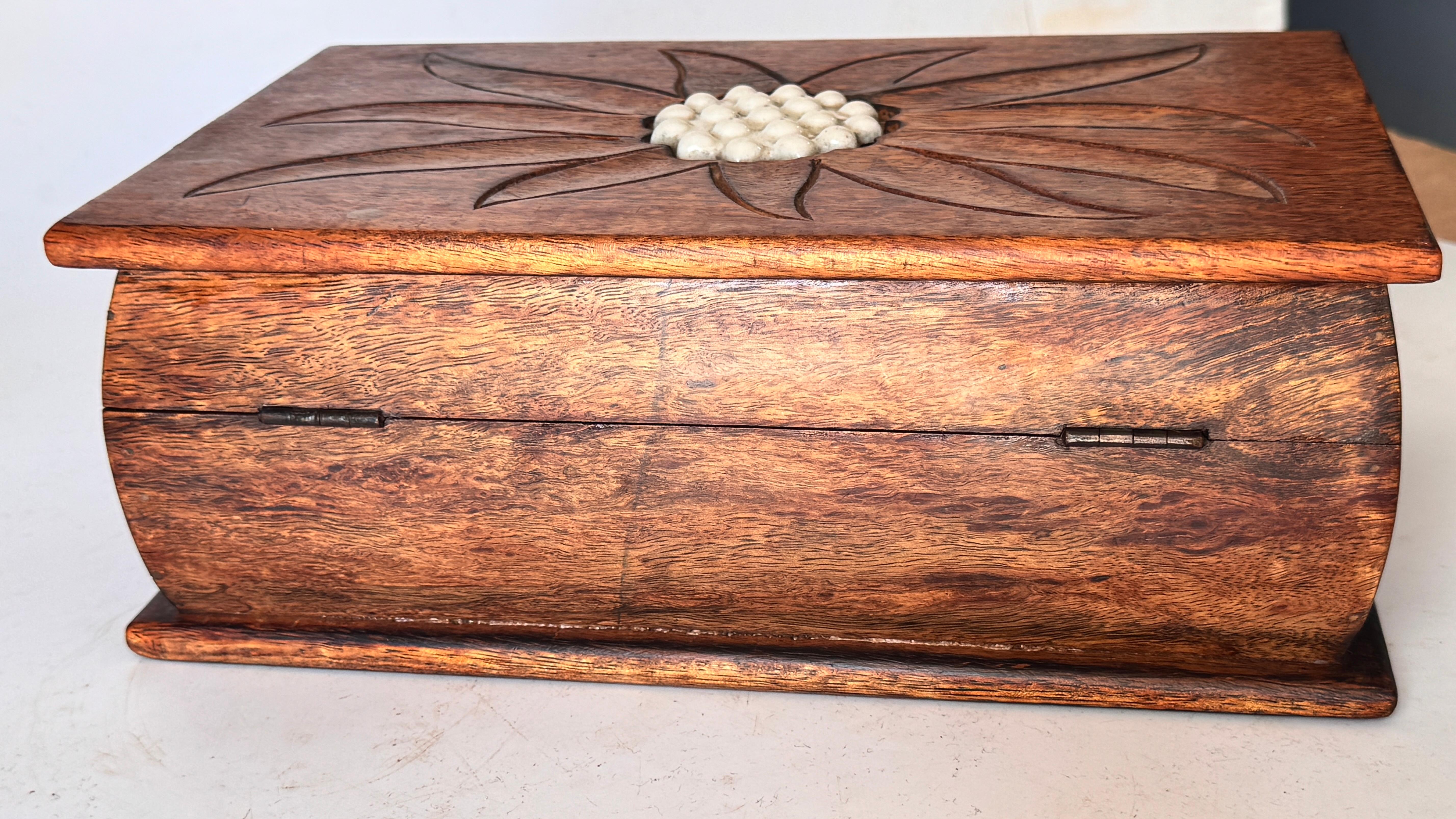 French Wooden Box with Ceramic Inlay – Geometric Floral Motif – Circa 1950 For Sale 7