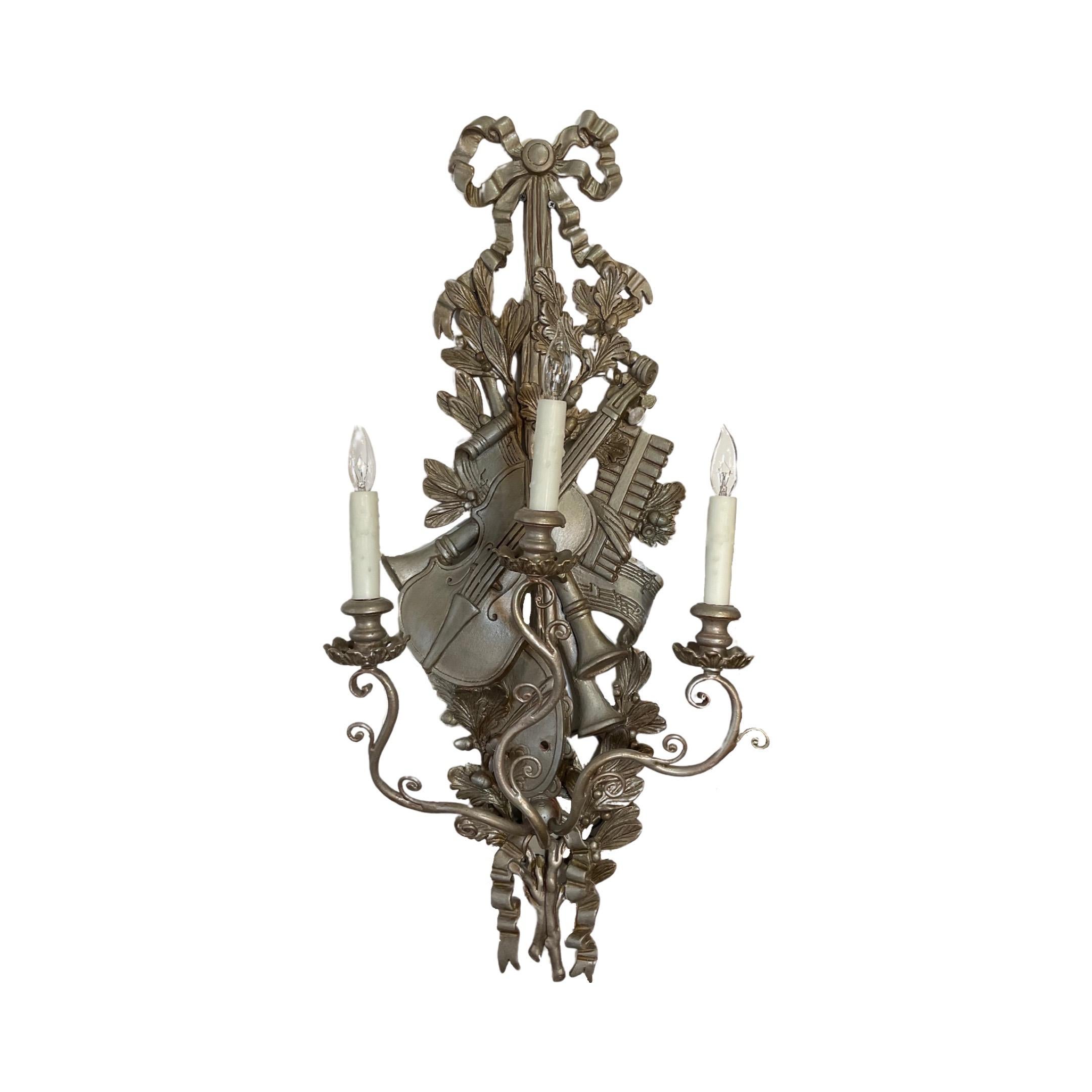 French Wooden Carved Silver Leaf Wall Sconces In Good Condition For Sale In Dallas, TX