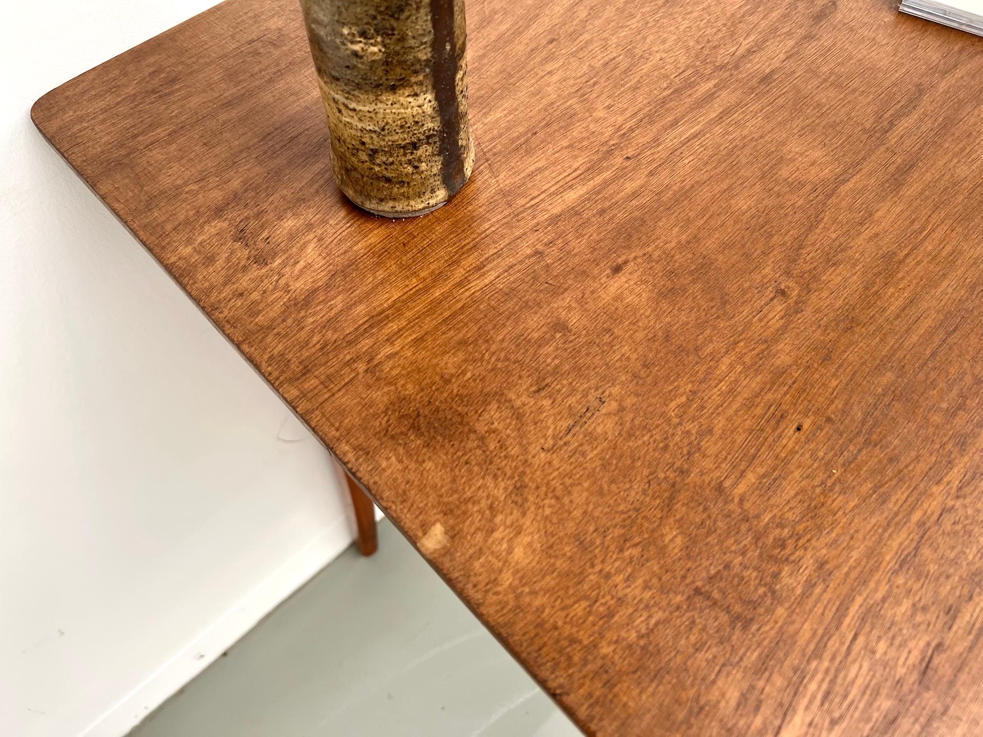 Scrivania francese in legno, realizzata negli anni 1940-50. in vendita 6