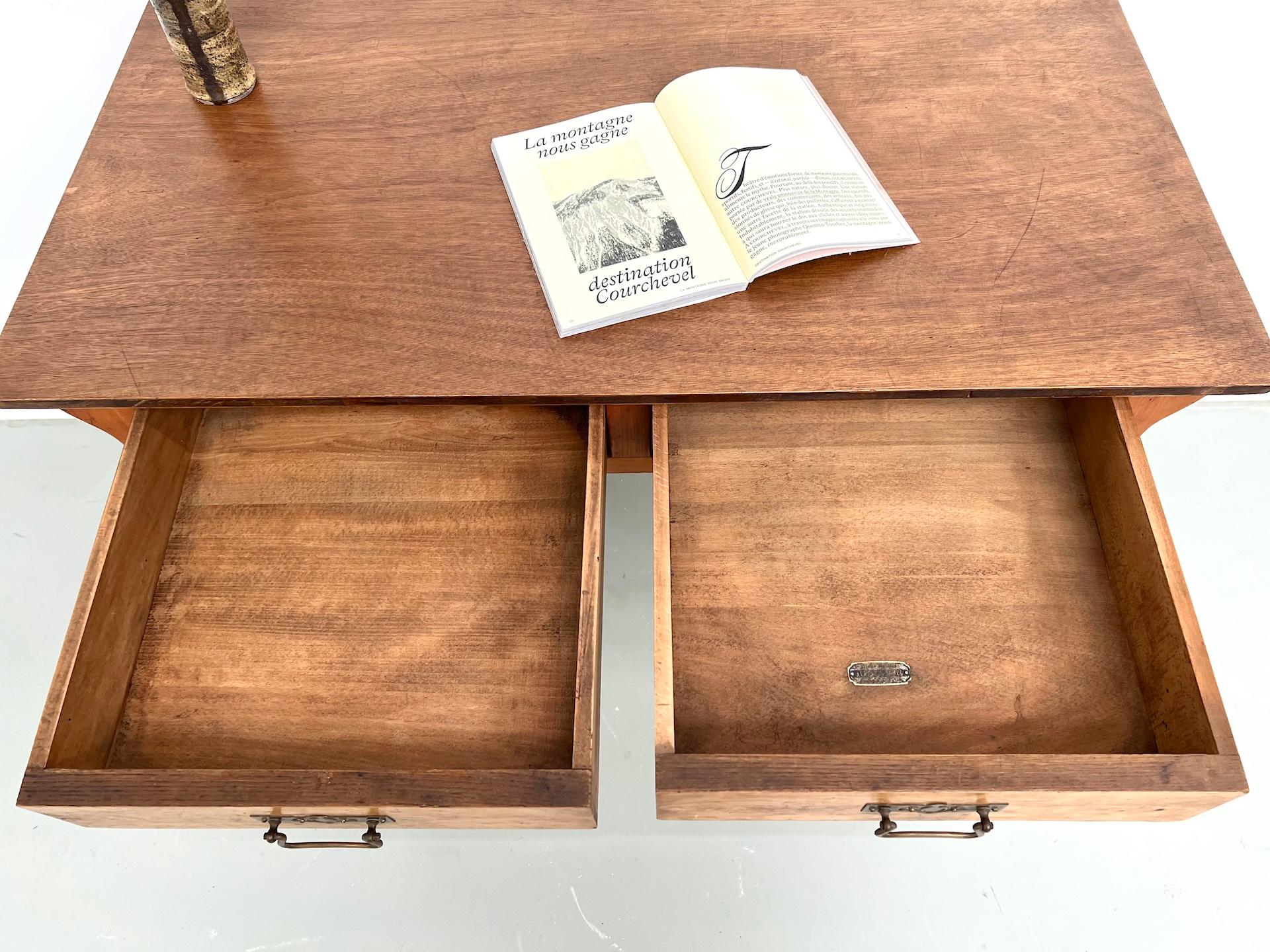 Scrivania francese in legno, realizzata negli anni 1940-50. in vendita 7