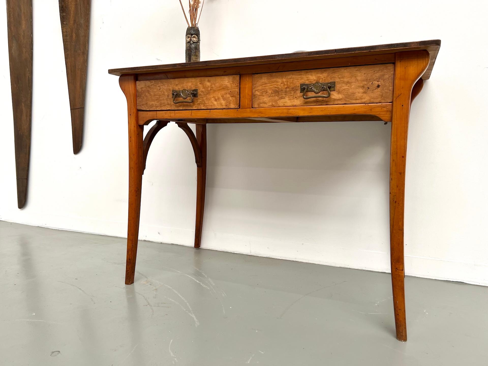 Scrivania francese in legno, realizzata negli anni 1940-50. in vendita 9