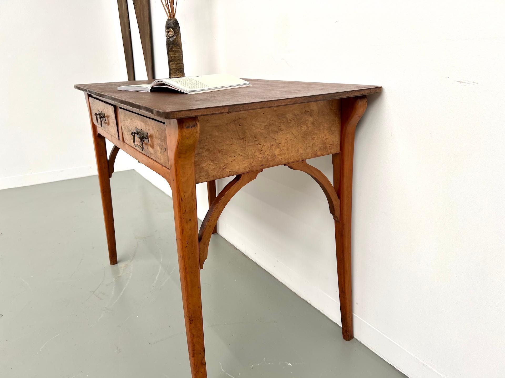 Scrivania francese in legno, realizzata negli anni 1940-50. in vendita 10