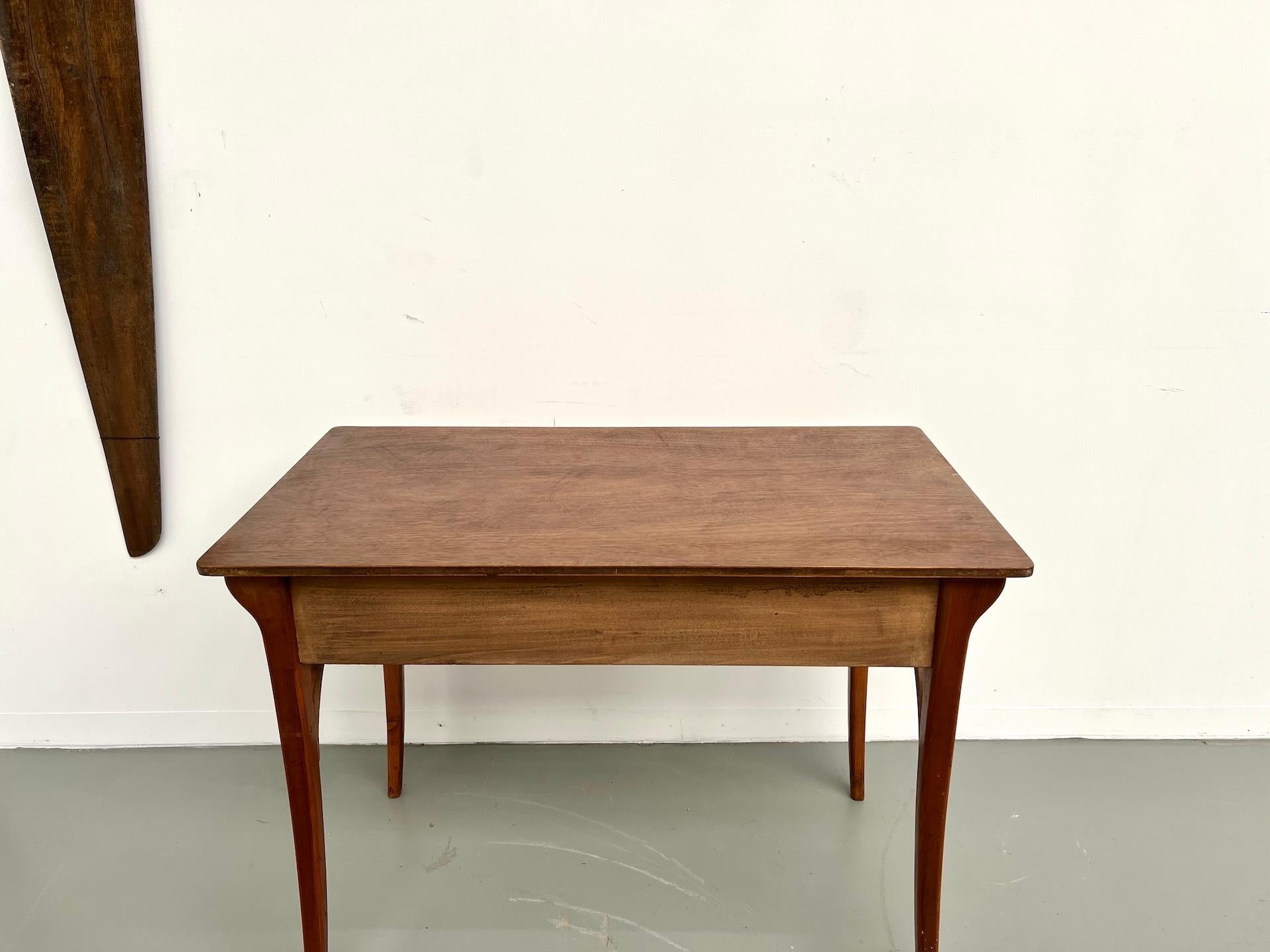 Scrivania francese in legno, realizzata negli anni 1940-50. in vendita 11
