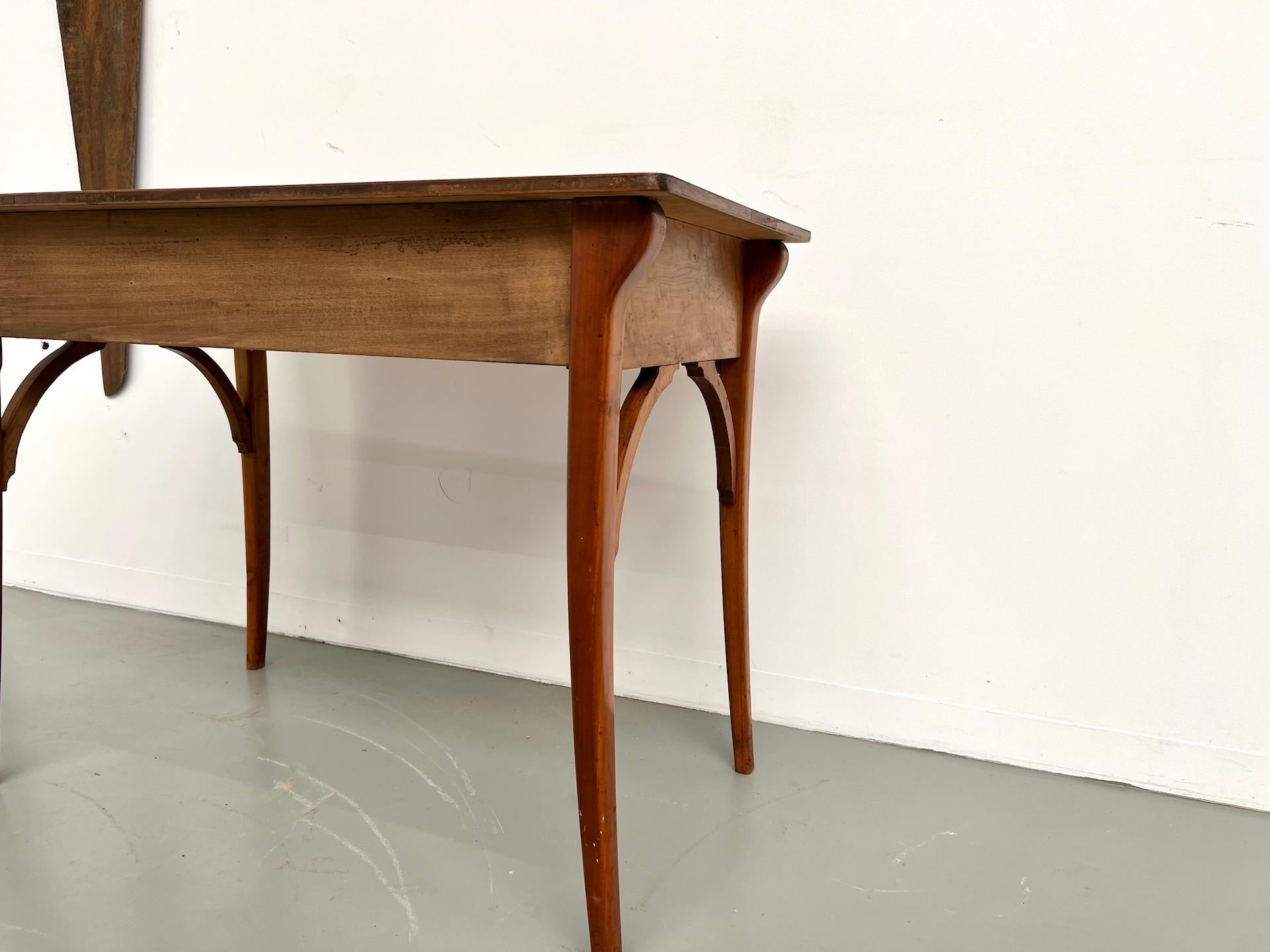 Scrivania francese in legno, realizzata negli anni 1940-50. in vendita 12