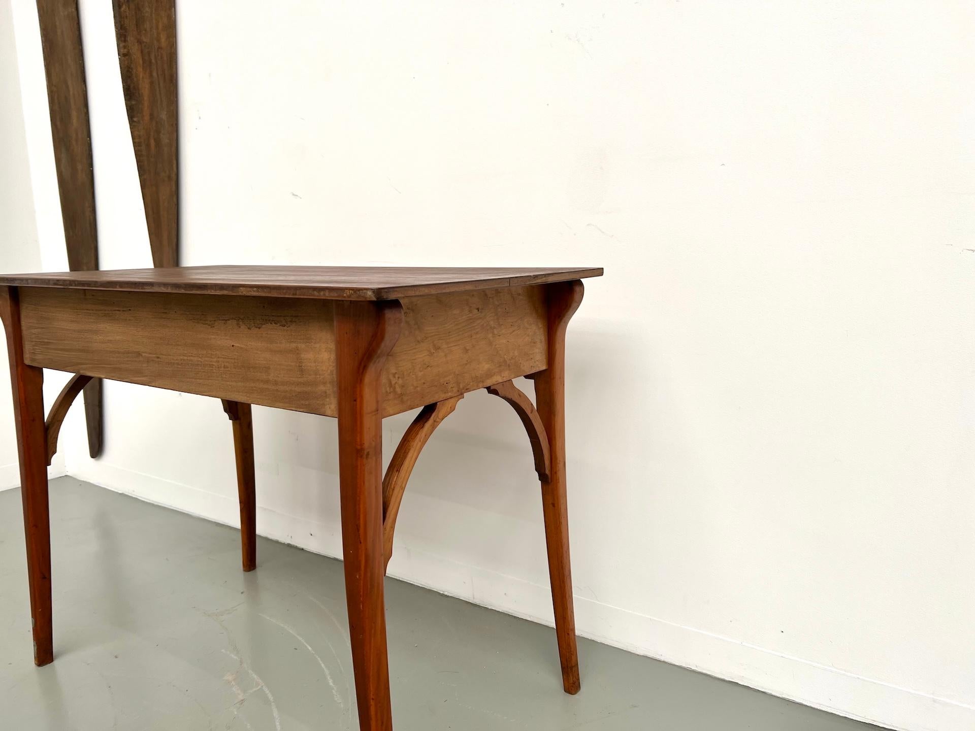 Scrivania francese in legno, realizzata negli anni 1940-50. in vendita 13