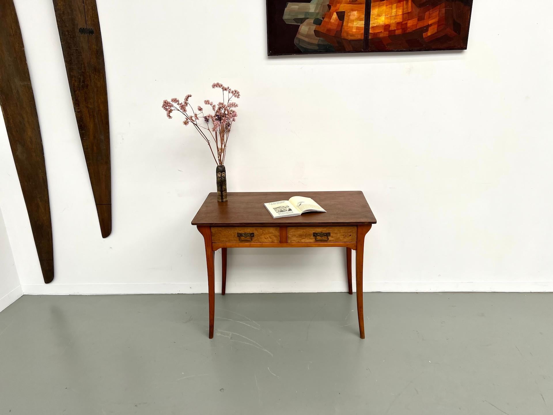 Scrivania francese in legno, realizzata negli anni 1940-50. in vendita 1