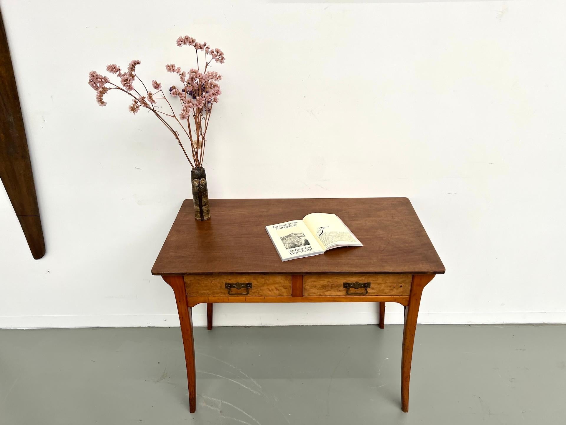 Scrivania francese in legno, realizzata negli anni 1940-50. in vendita 2