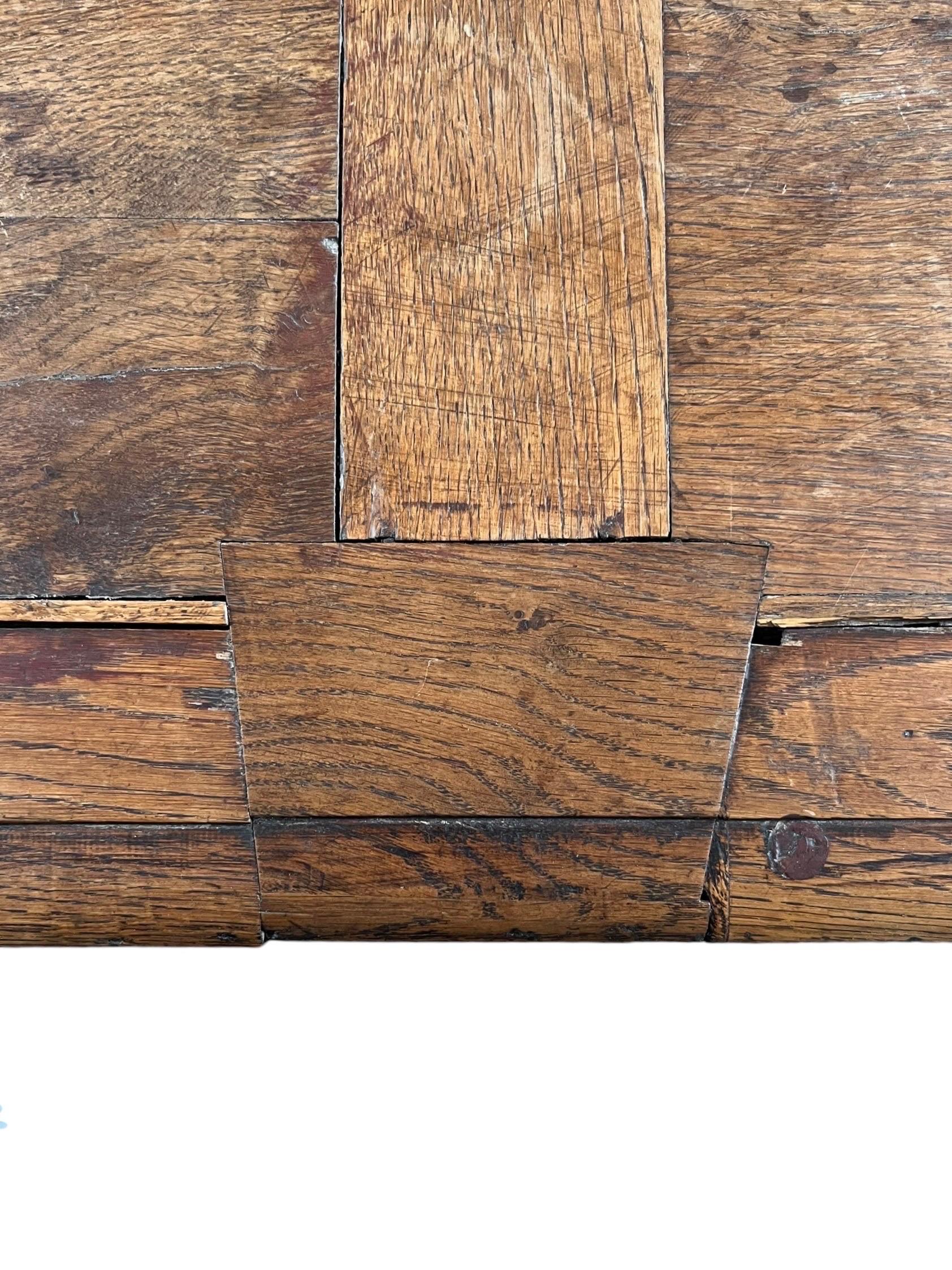 Table de salle à manger française avec base de style Louis XV - 18e France en vente 4