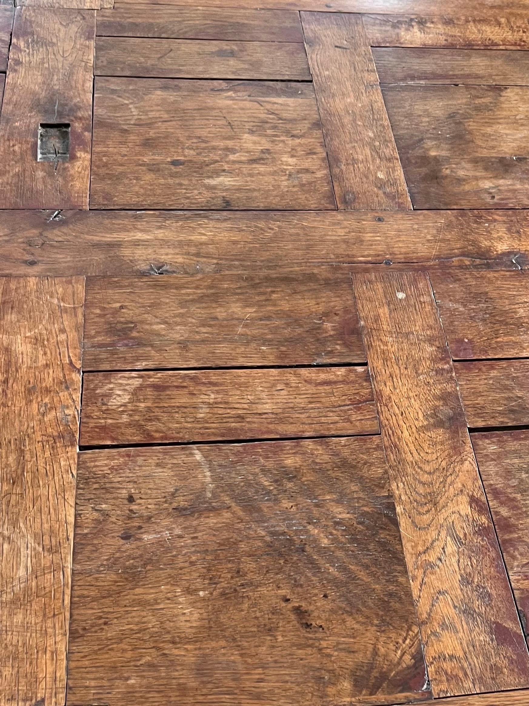 Table de salle à manger française avec base de style Louis XV - 18e France en vente 6