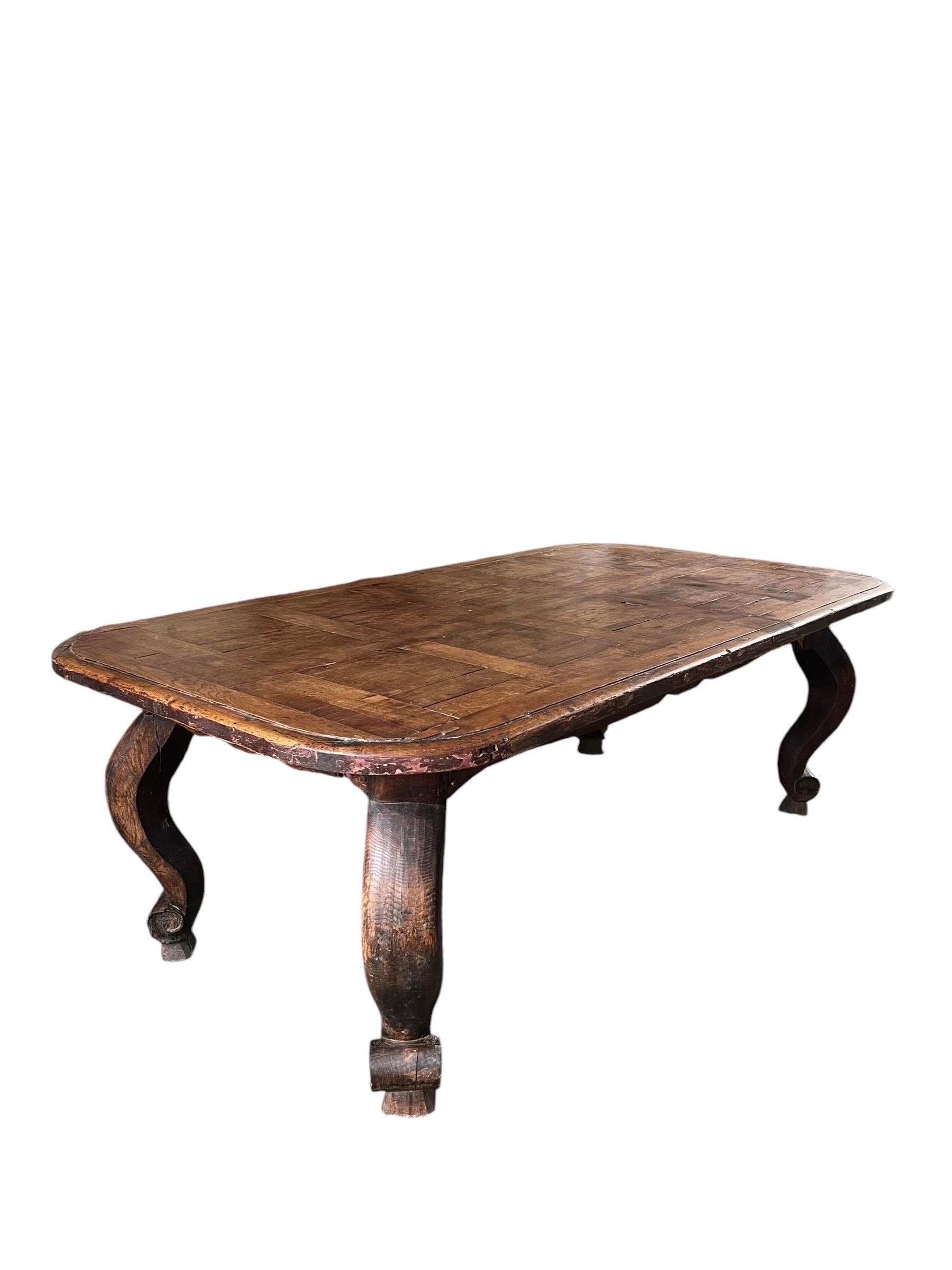 Table de salle à manger française avec base de style Louis XV - 18e France en vente 1