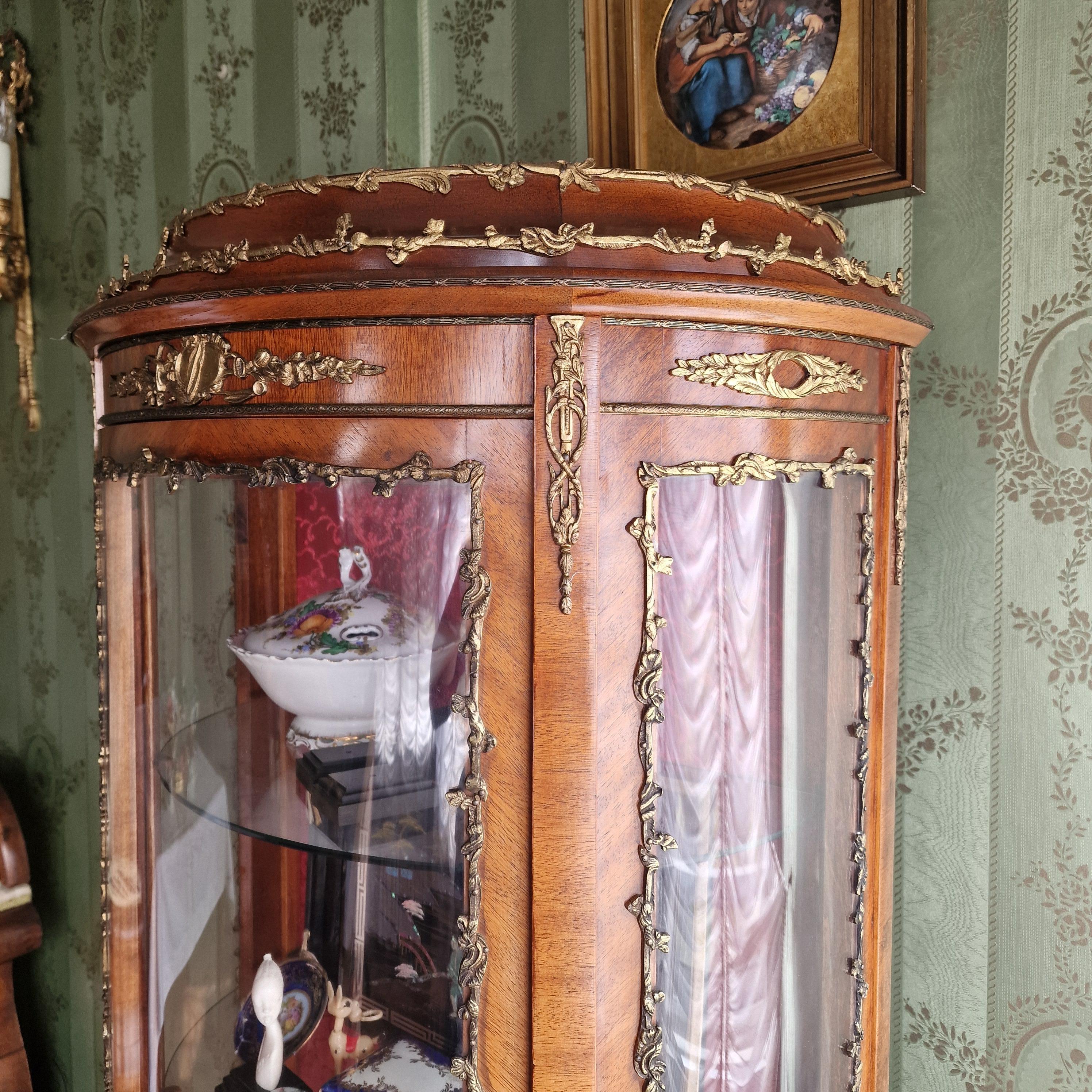 Vitrine en bois en forme de demi-cercle, Napoléon III 3
