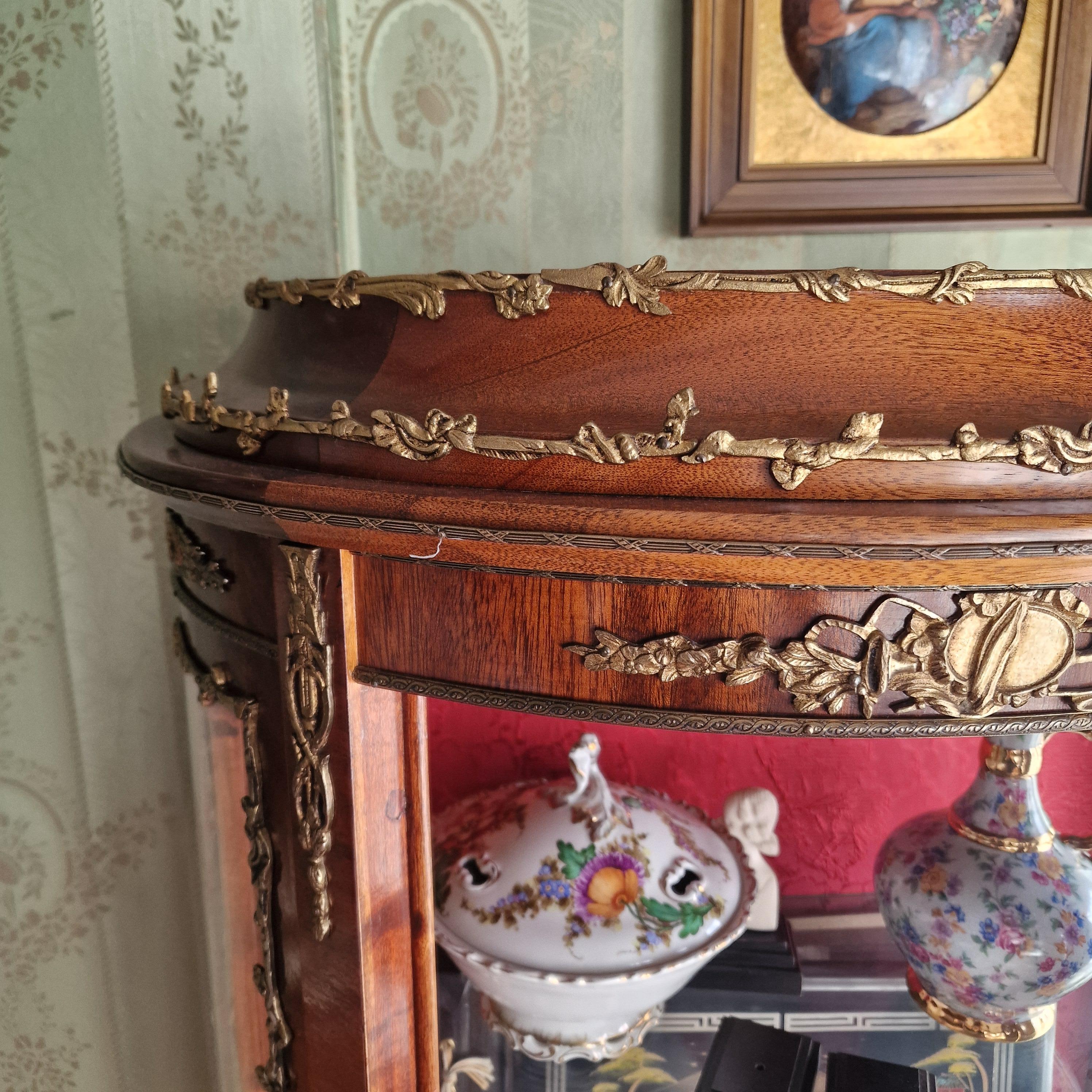 Vitrine en bois en forme de demi-cercle, Napoléon III Bon état à Valladolid, ES
