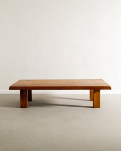 Table de salon "T08" en bois d'orme du milieu du siècle dernier par Pierre Chapo, années 1960