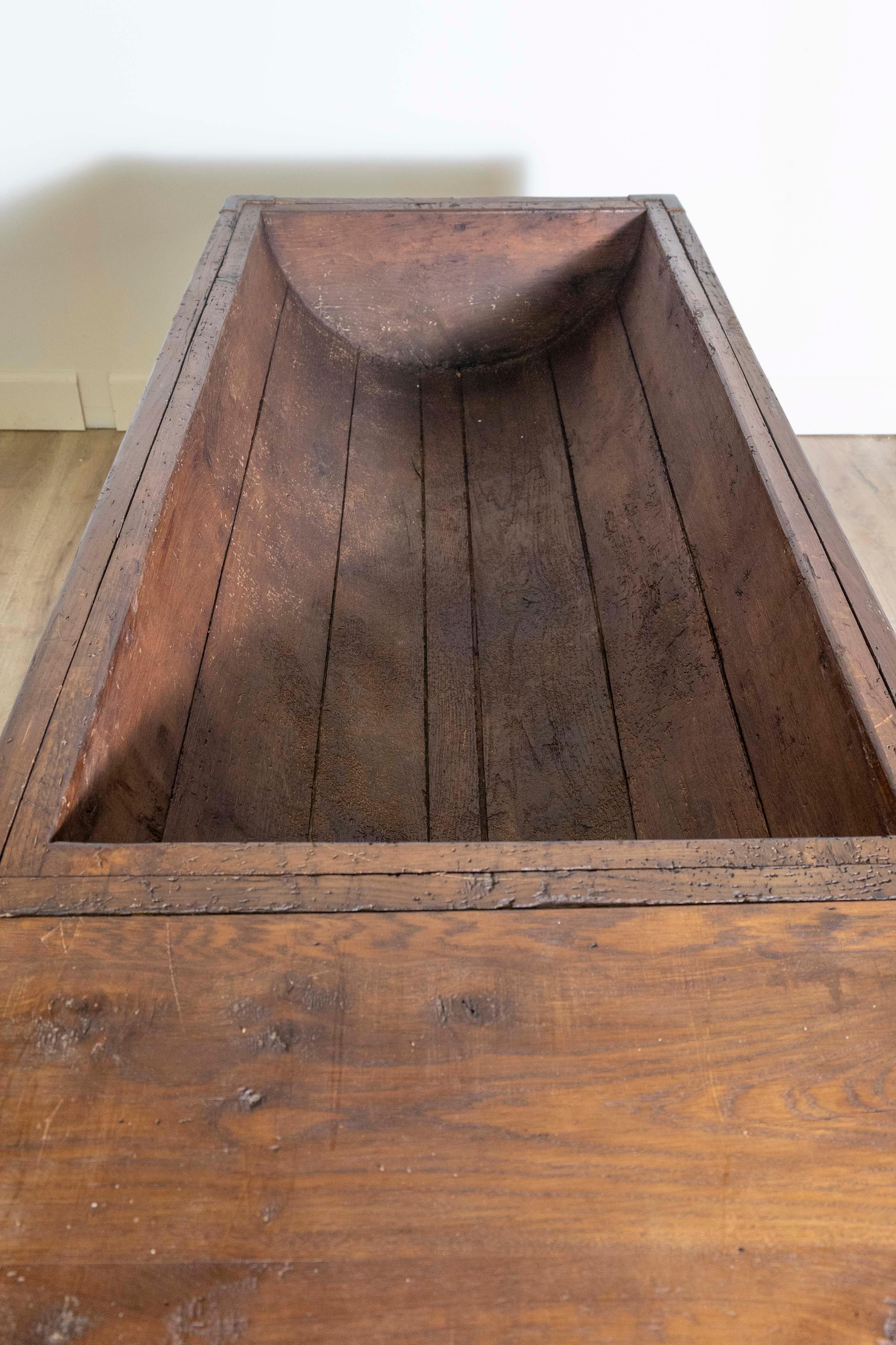 French Wooden Pétrin Table with Original Dough Bin and Baluster Legs, circa 1750 For Sale 6