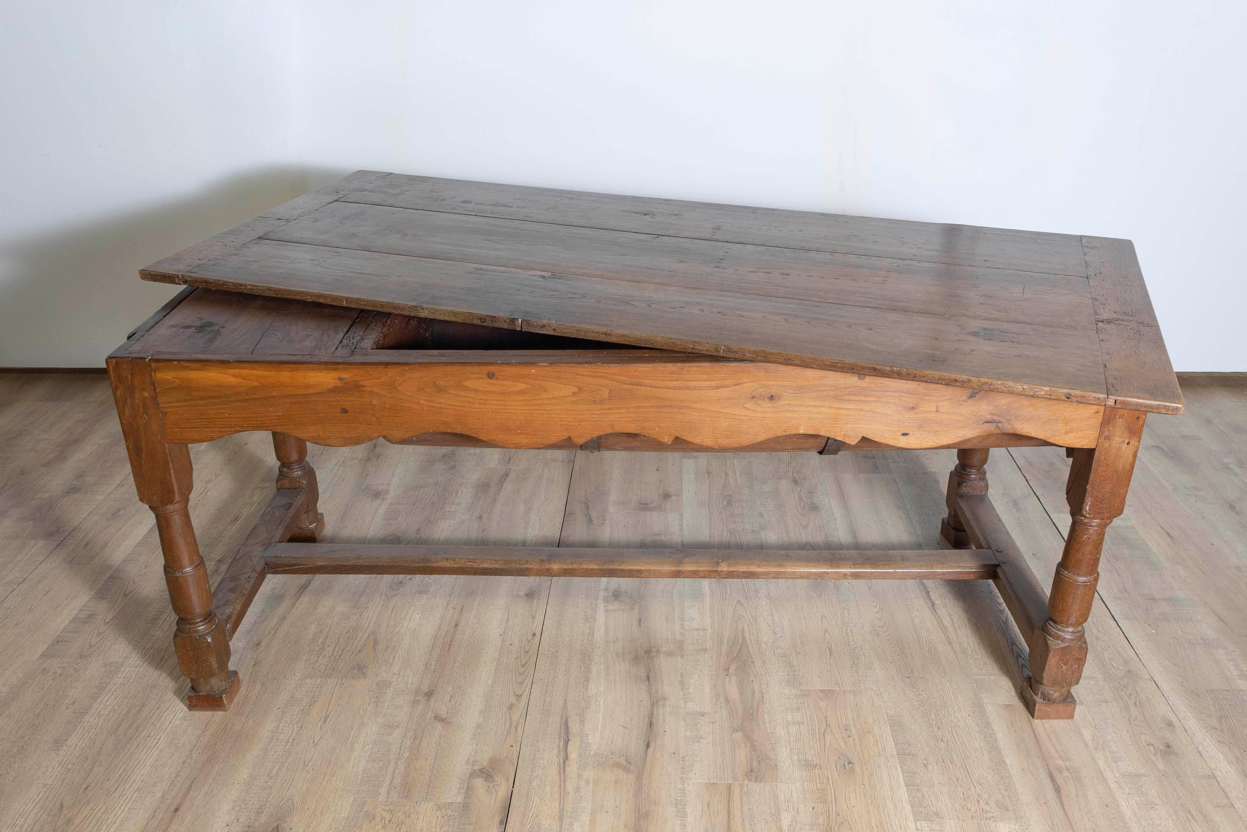 18th Century French Wooden Pétrin Table with Original Dough Bin and Baluster Legs, circa 1750 For Sale