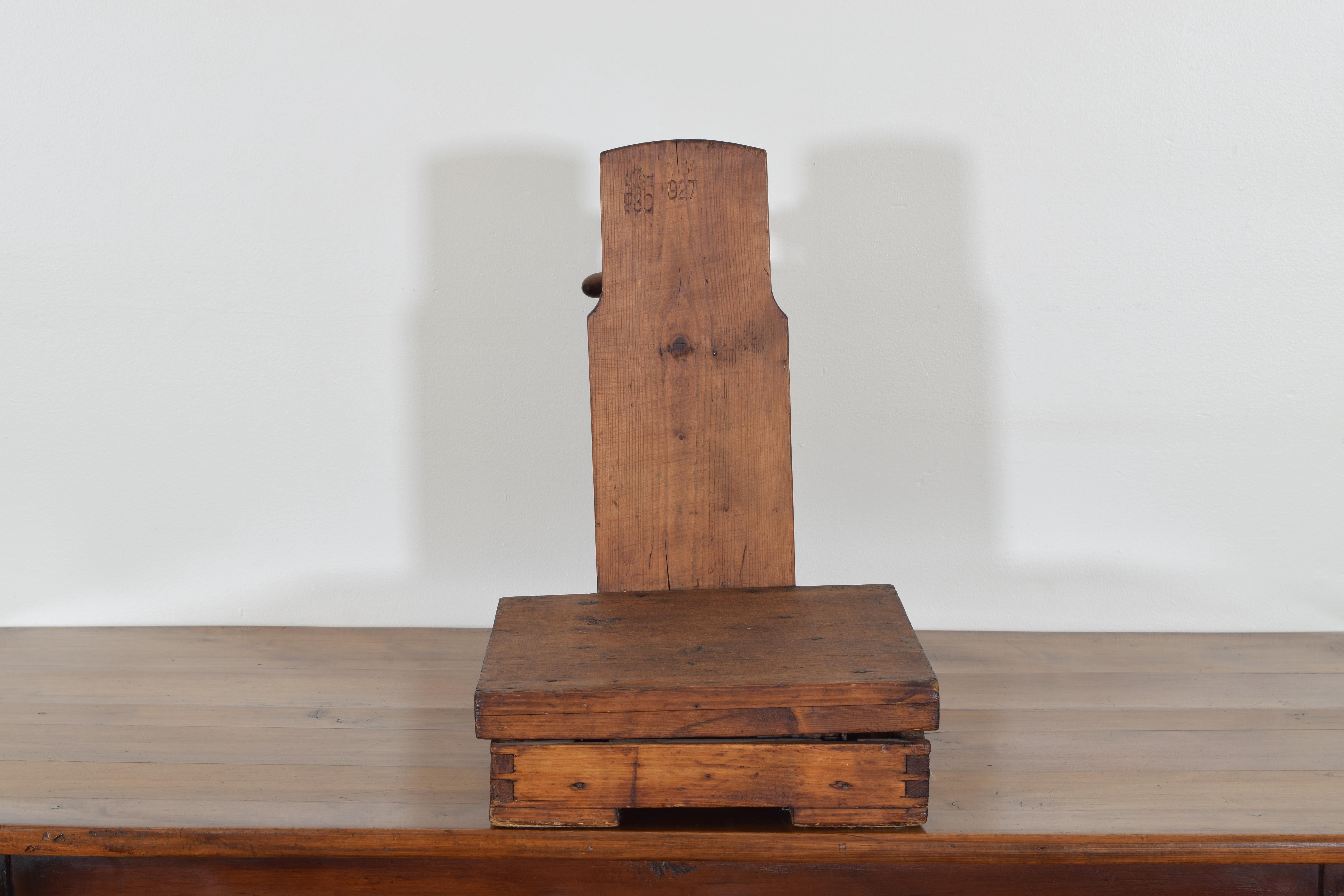 French Wooden Scale, Late 19th-Early 20th Century In Excellent Condition For Sale In Atlanta, GA