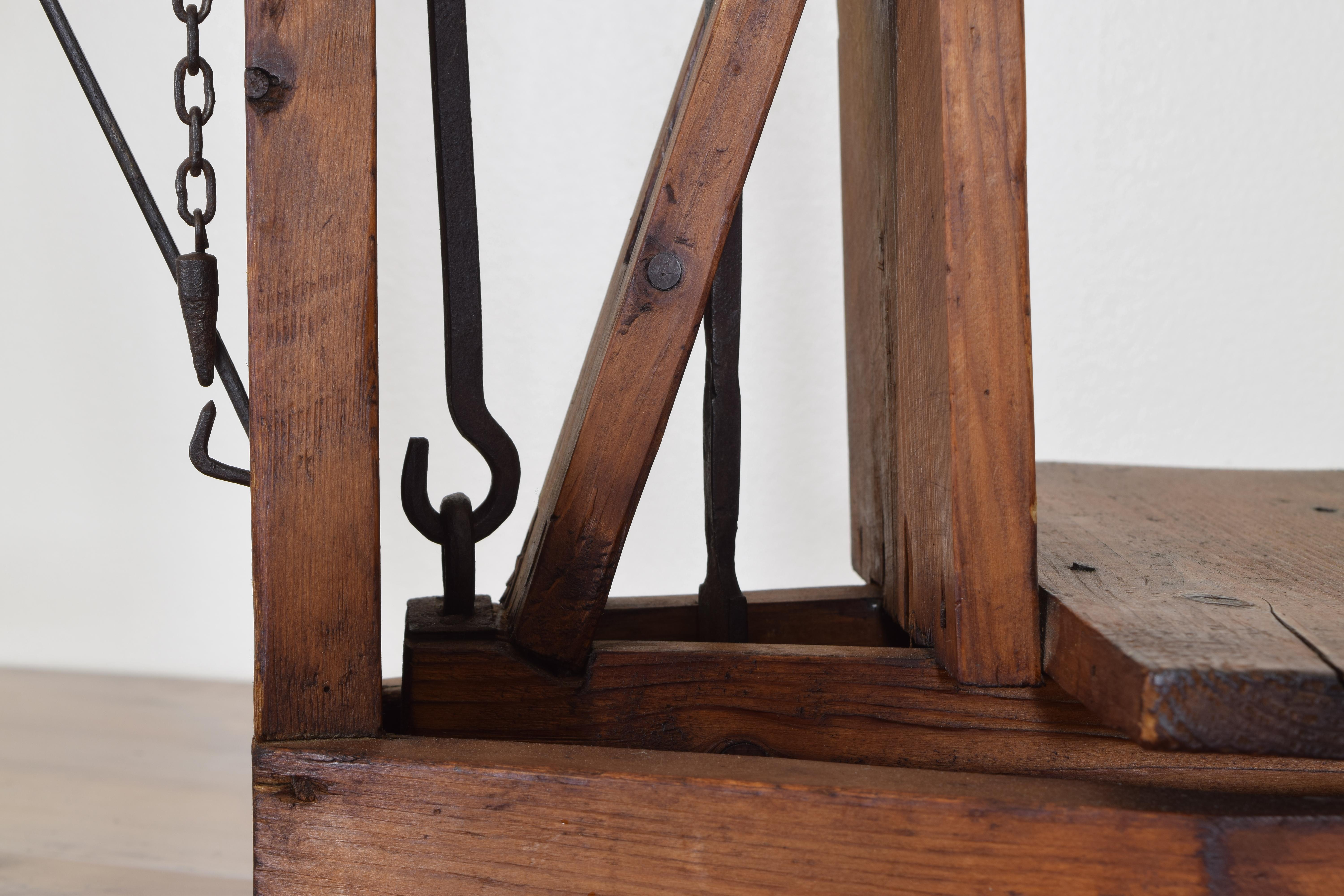French Wooden Scale, Late 19th-Early 20th Century For Sale 3