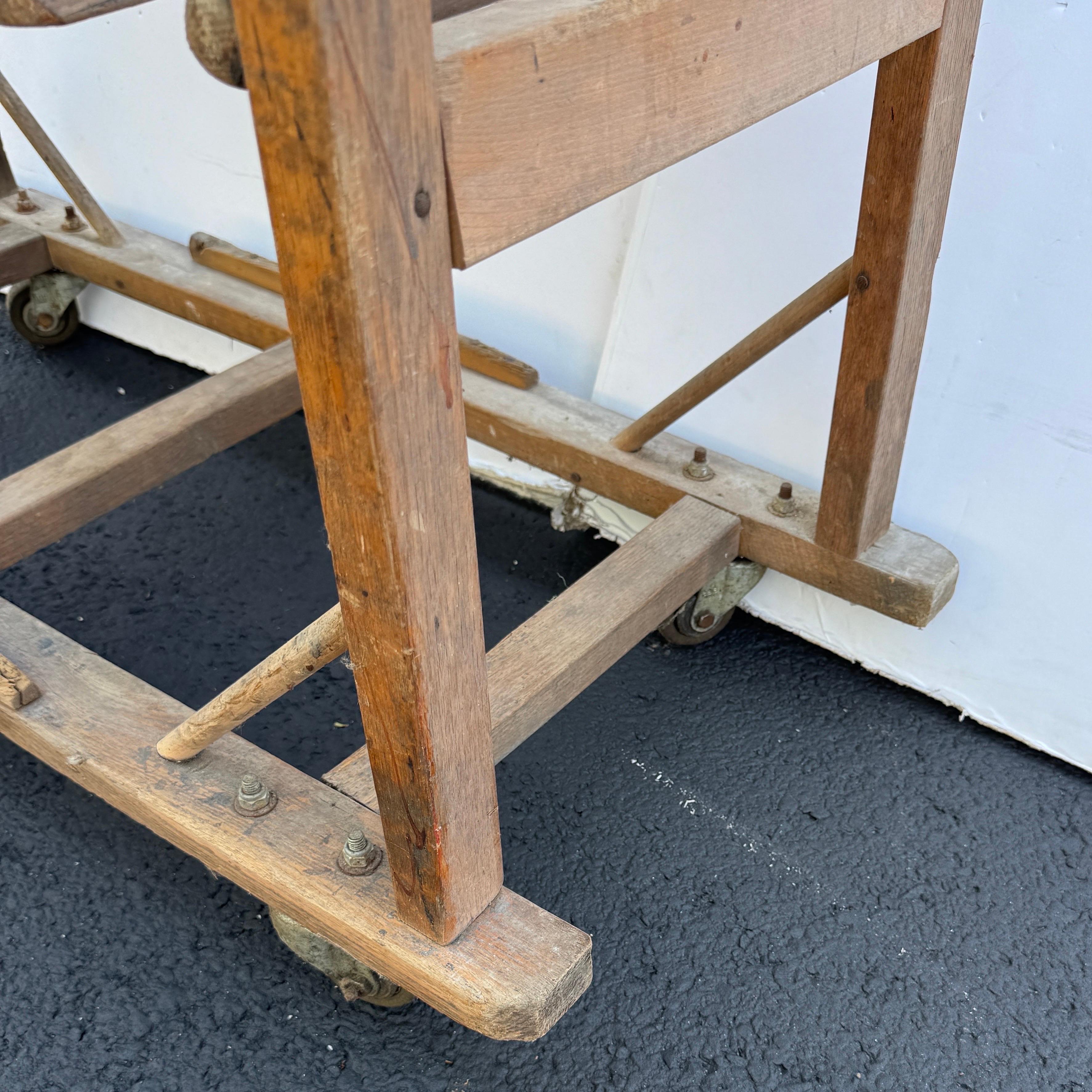 Carrello portascarpe francese in legno su ruote, anni '20 in vendita 2