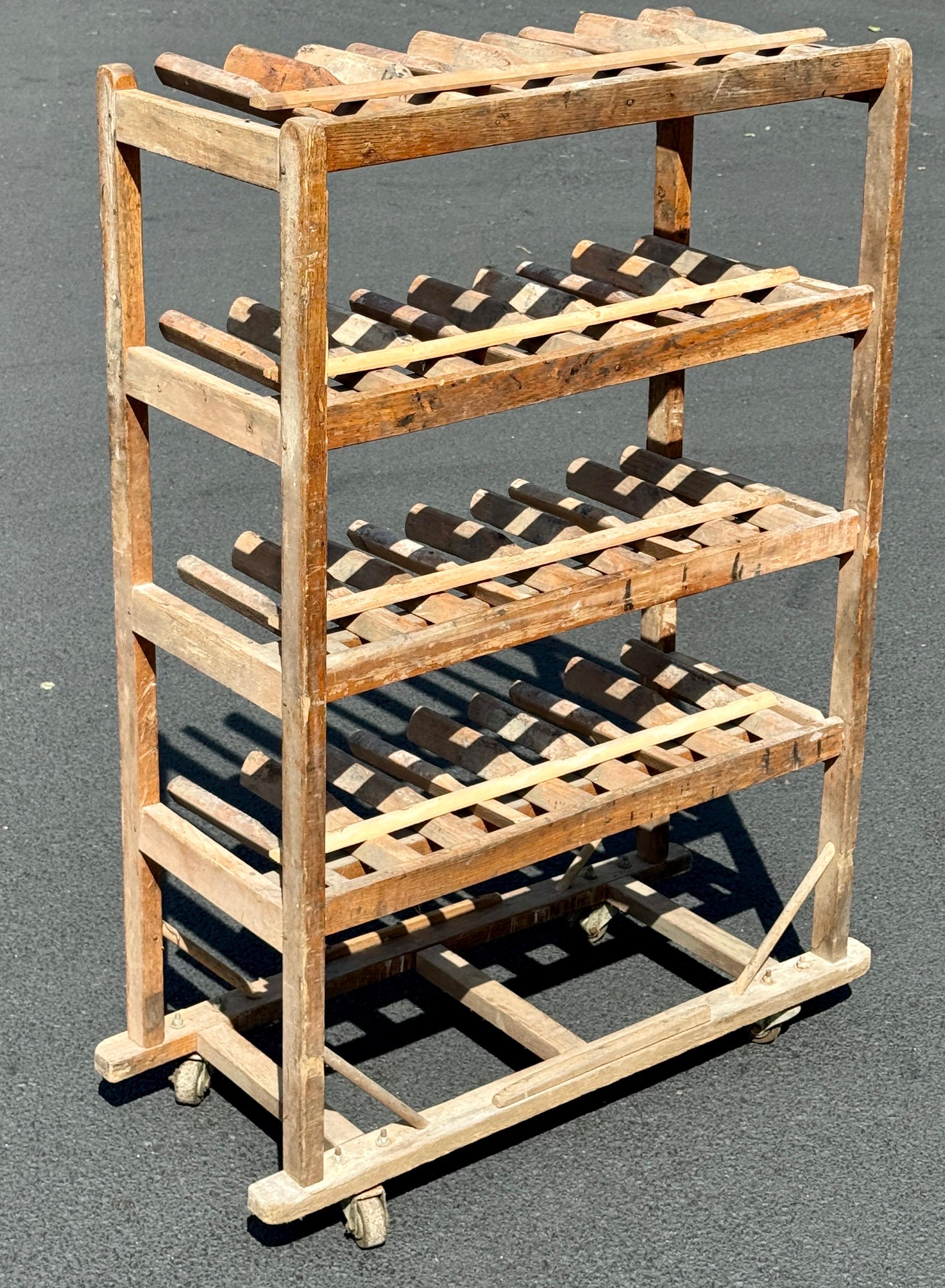 Carrello portascarpe francese in legno su ruote, anni '20 in vendita 4