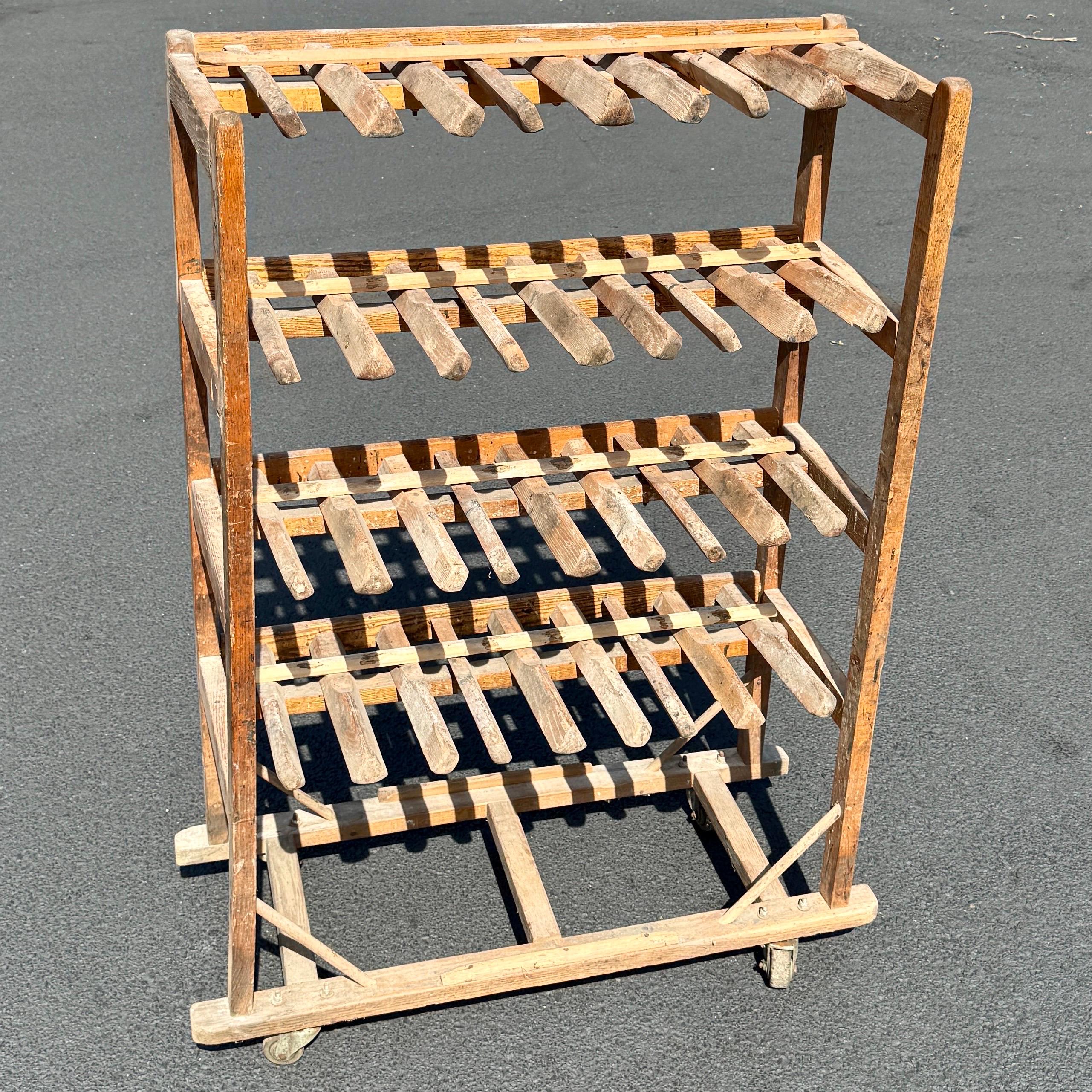 Stile provenzale Carrello portascarpe francese in legno su ruote, anni '20 in vendita