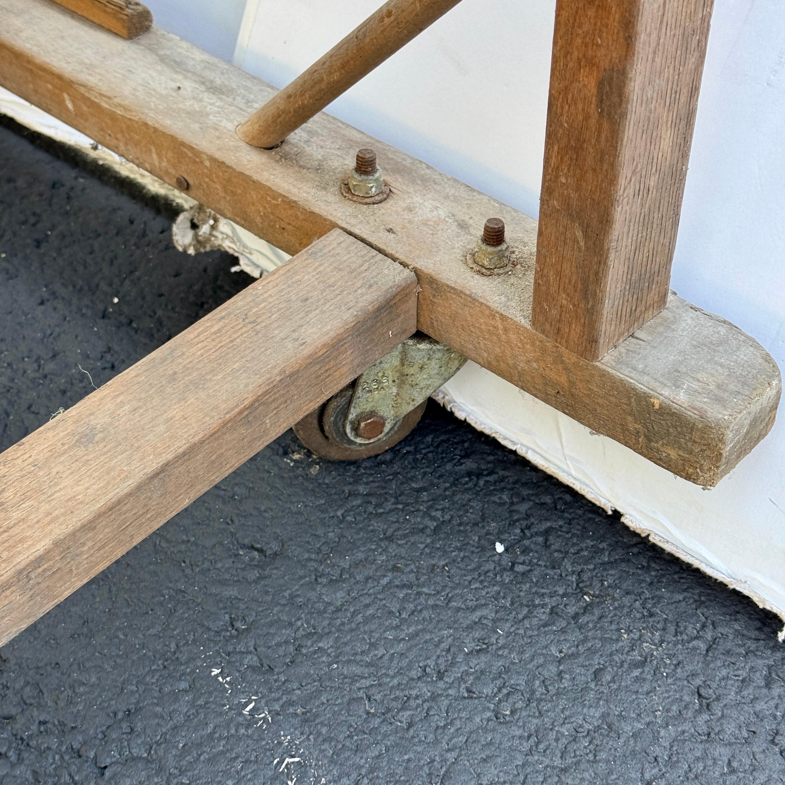Carrello portascarpe francese in legno su ruote, anni '20 in vendita 1