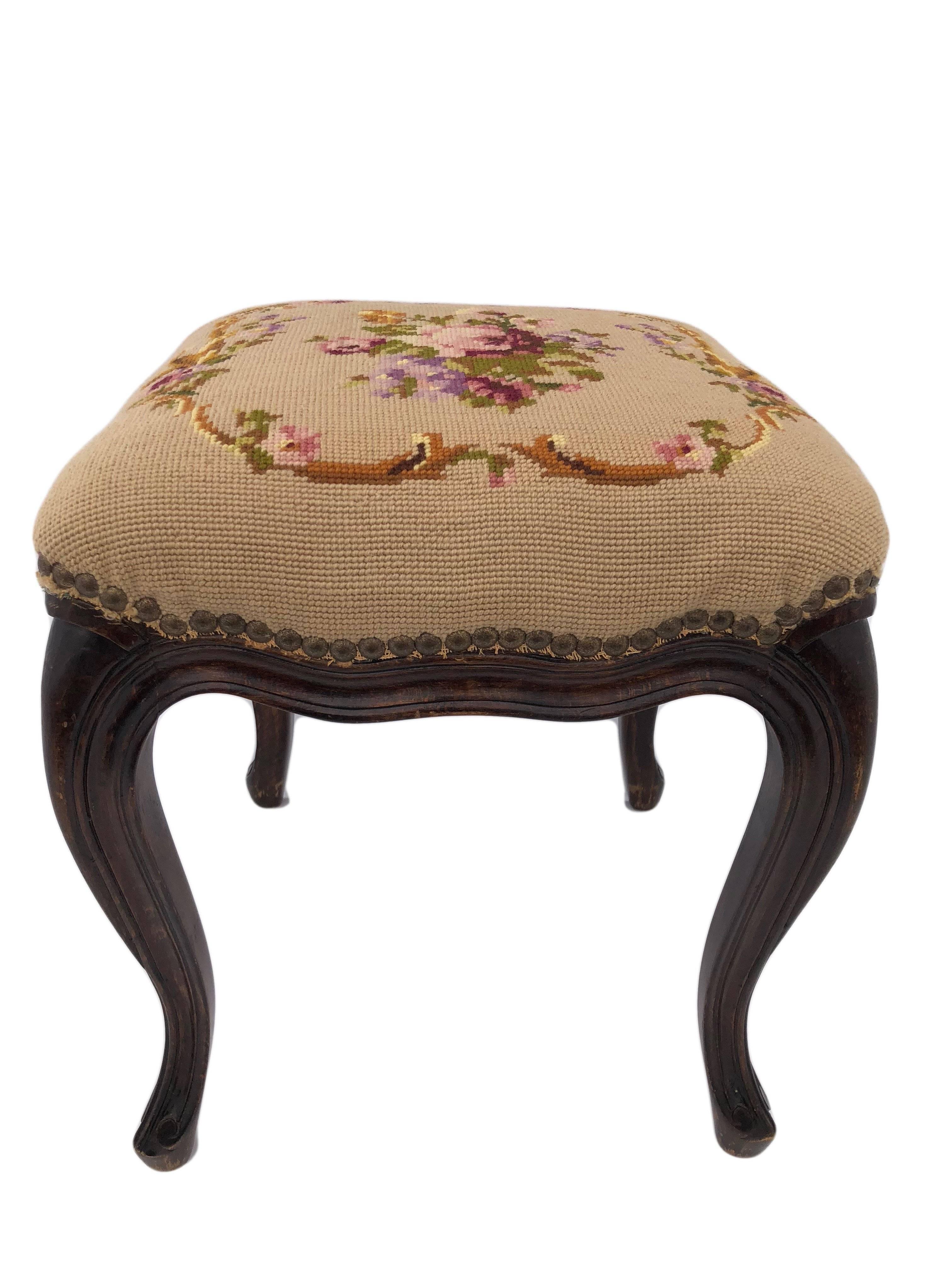 French Wooden Square Foot Stool with Floral Embroidery and Cream, Early 1900s In Good Condition In Petaluma, CA