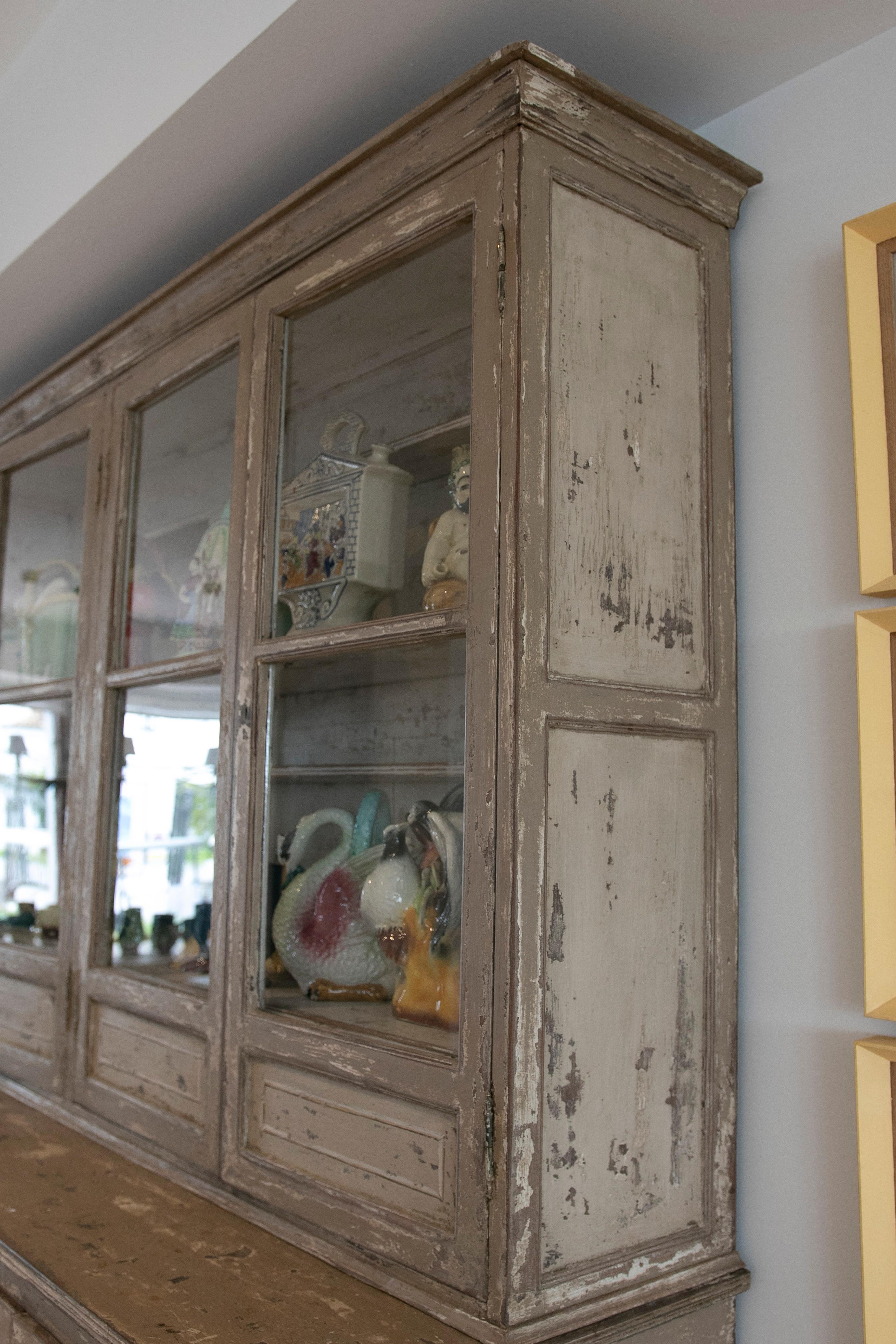 French Wooden Two-Piece Vitrine with Glass and Hand-Painted In Good Condition For Sale In Marbella, ES