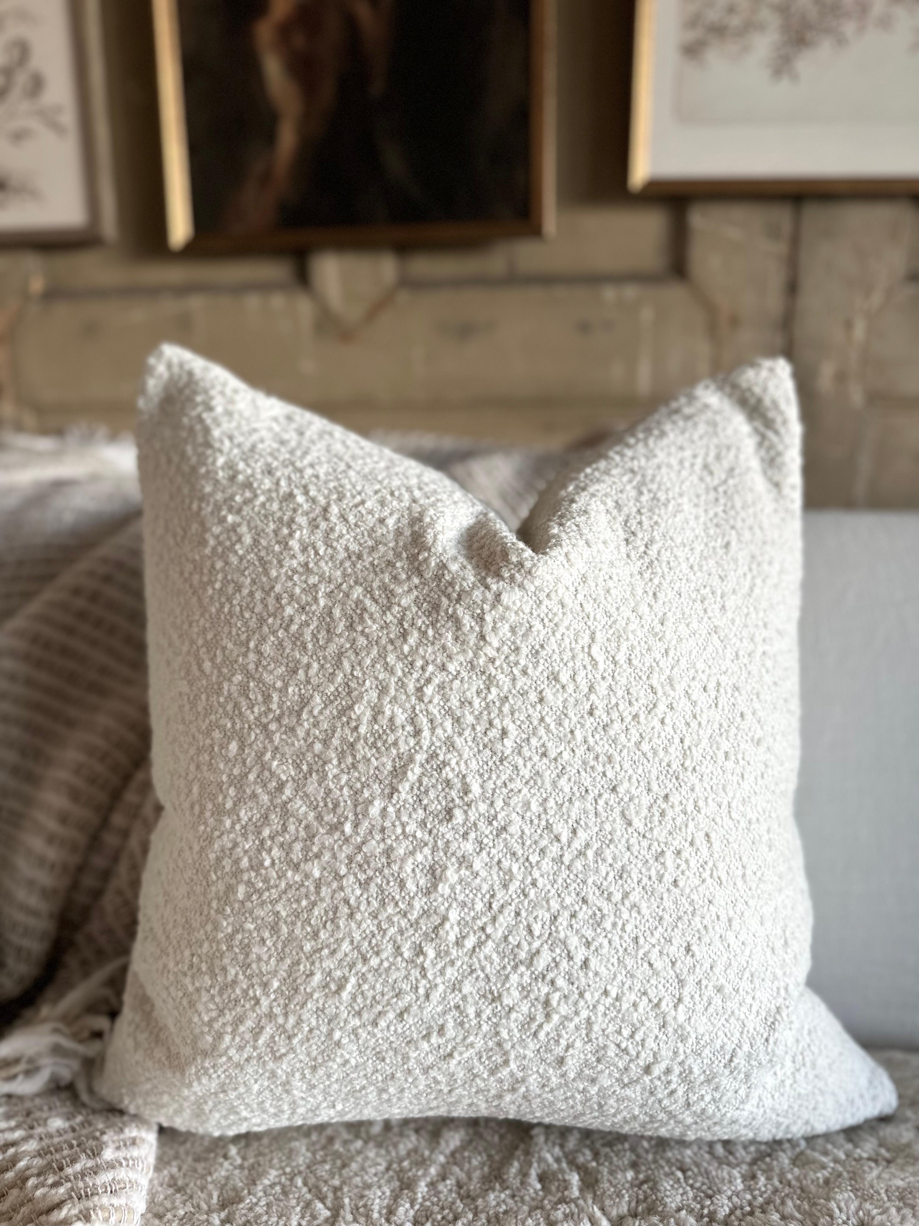 A luxurious wooly bouclette face with stone washed linen back.
Linen & boucle fabric is imported from France.
Custom made to order, can be customized to your size.
Color: BLANC
Antique brass zipper
Size 22x22
Includes Down Feather Insert
Care: Can