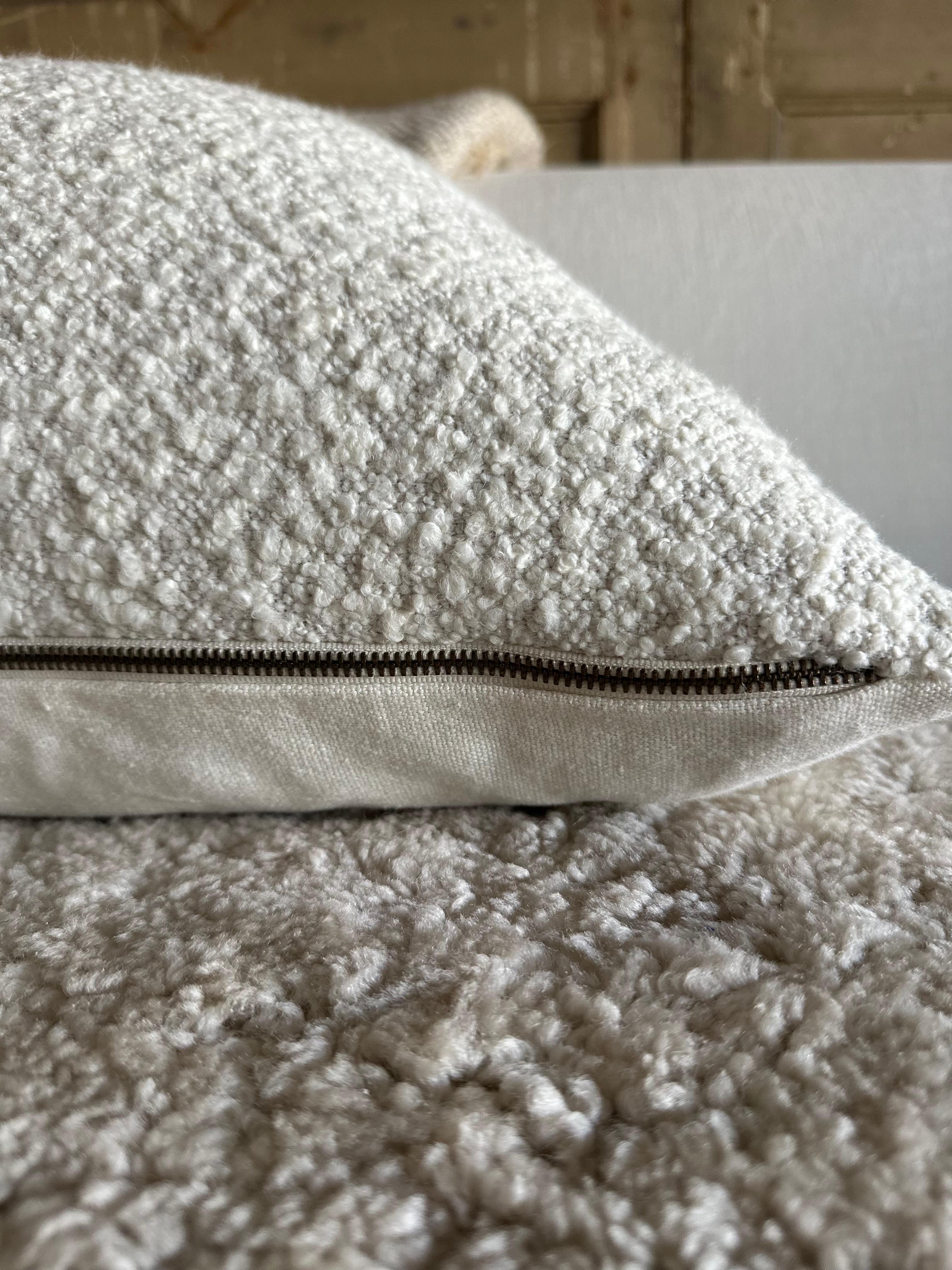 French Wooly Boucle and Linen Accent Pillow Blanc For Sale 2