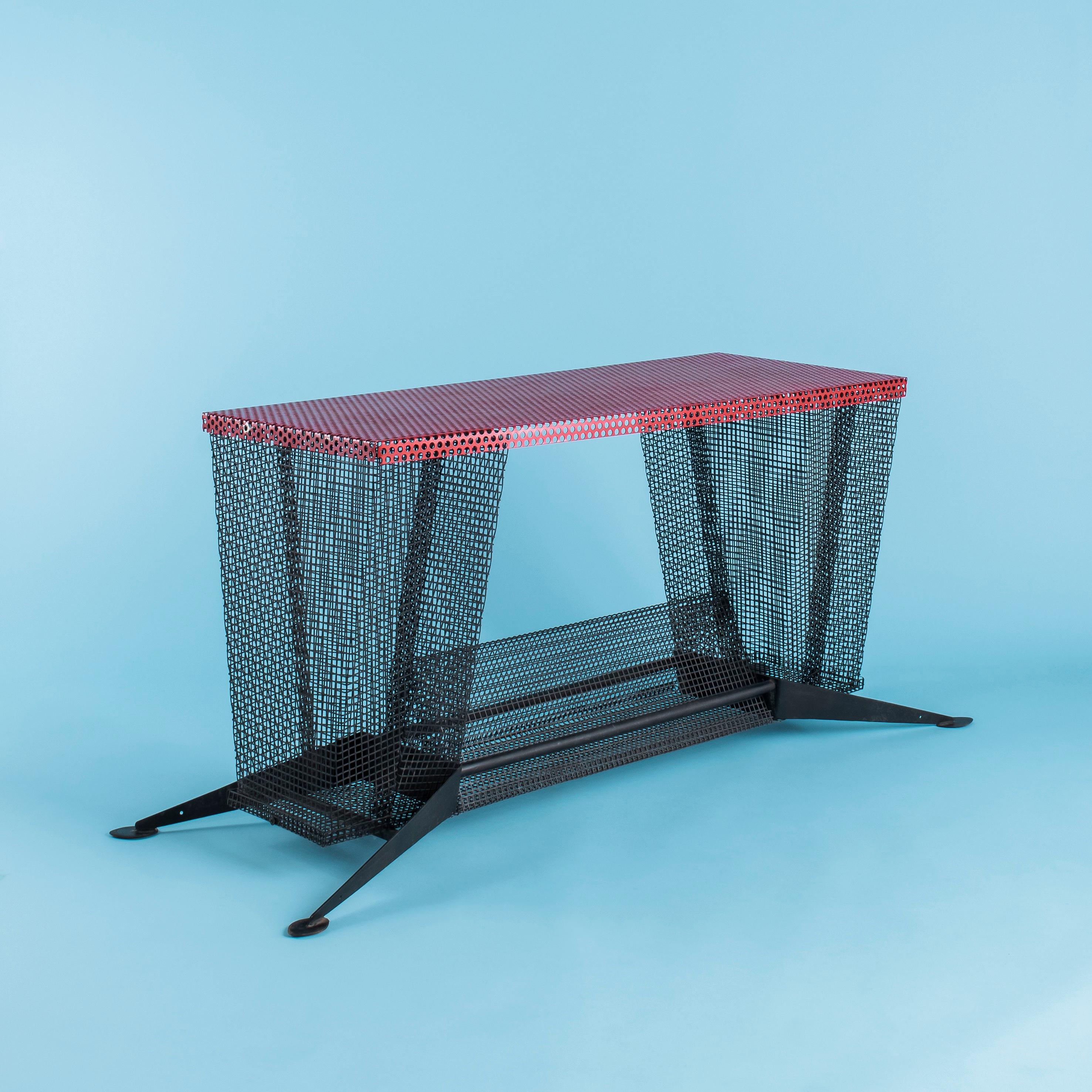 French work

Console, circa 1980

Black lacquered metal and black and red lacquered perforated metal

Height 70 x Length 158 x Width 58 cm