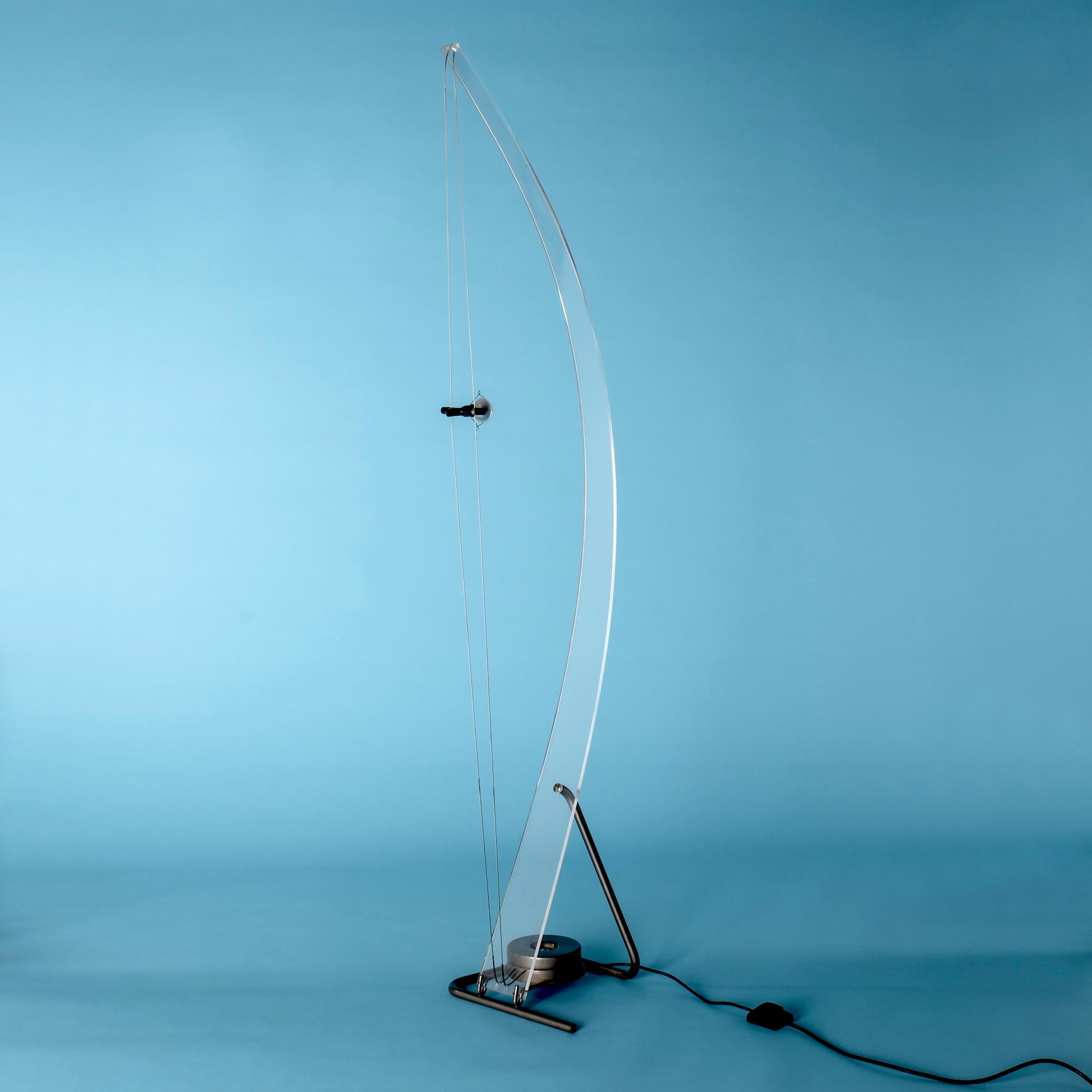 French work
Floorlamp, France, circa 1990
Grey lacquered metal, Plexiglas, steel wire and halogen