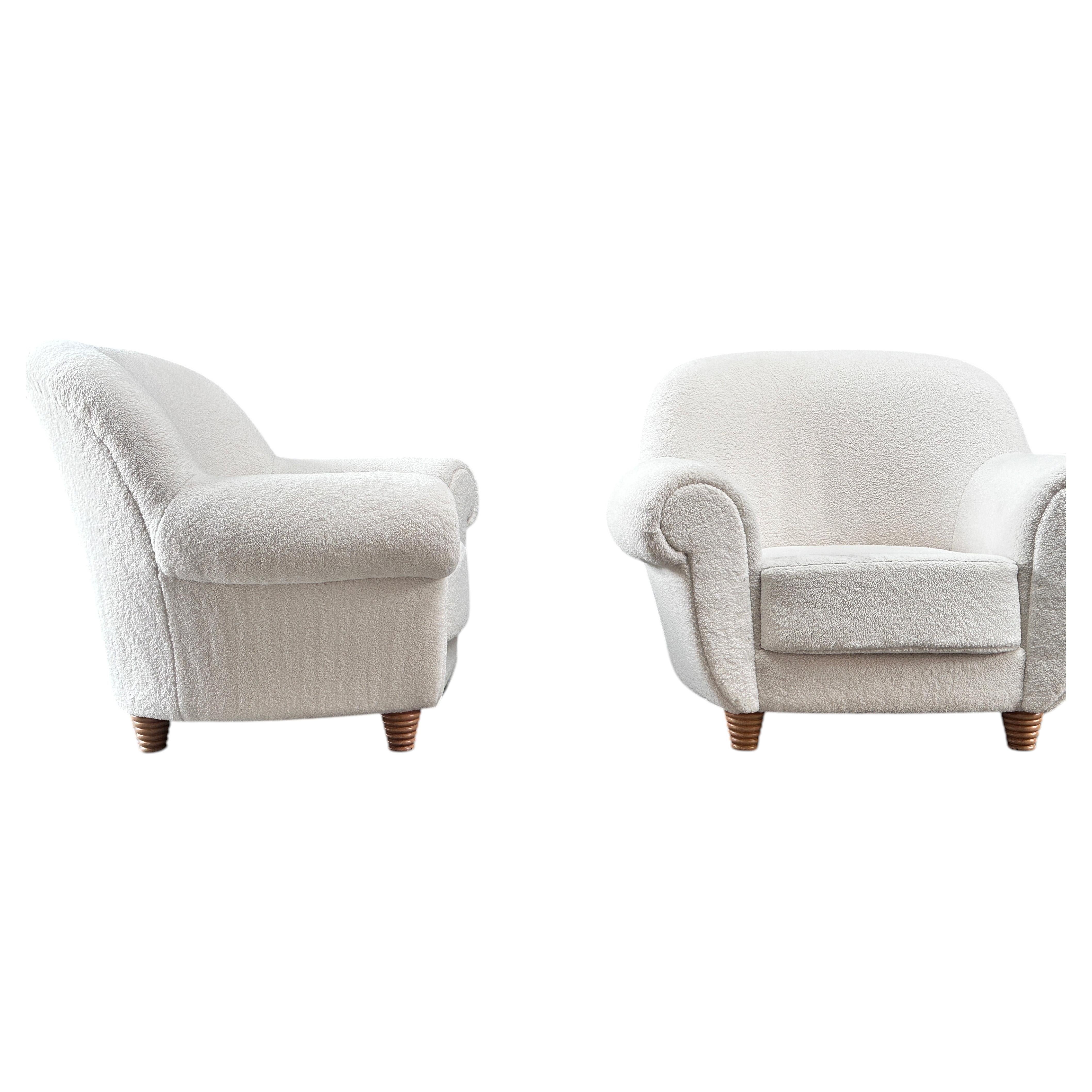 French Work, Pair of Enveloping Armchairs in Lambswool and Walnut, circa 1935 For Sale